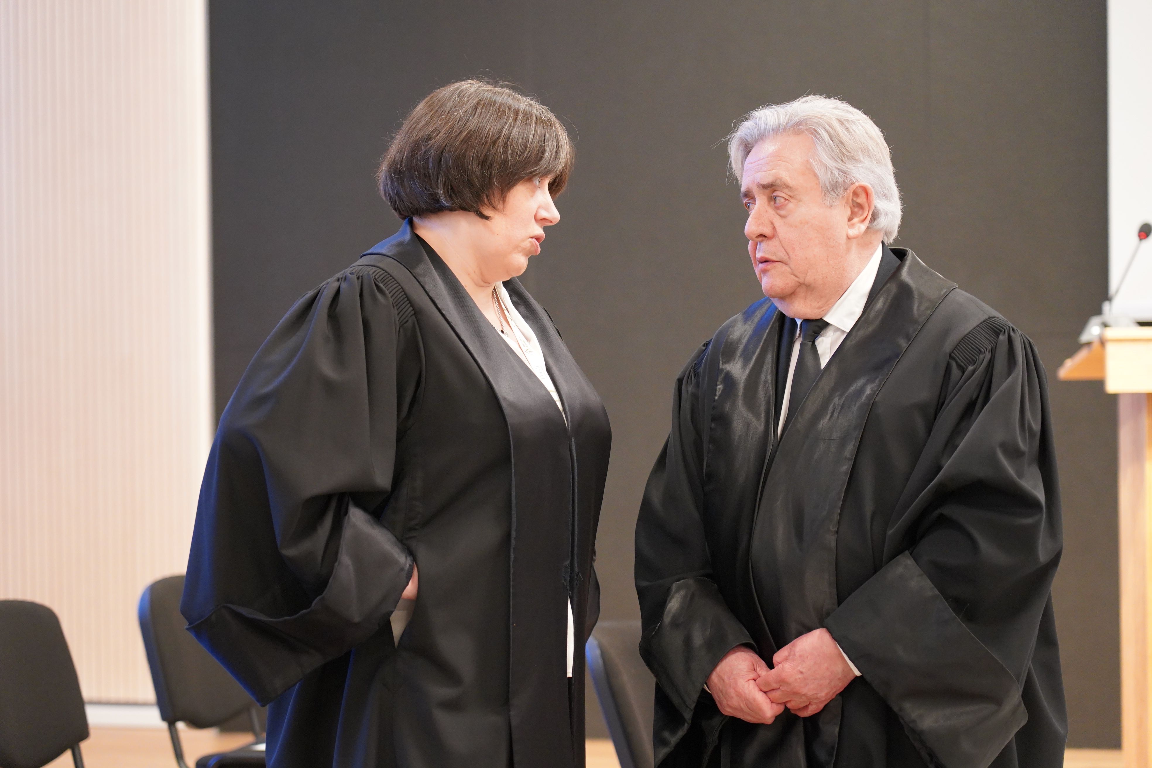 Canòlic Mingorance parlant amb el també magistrat del Tribunal de Corts Enric Anglada. Canòlic Mingorance parlant amb el també magistrat del Tribunal de Corts Enric Anglada.