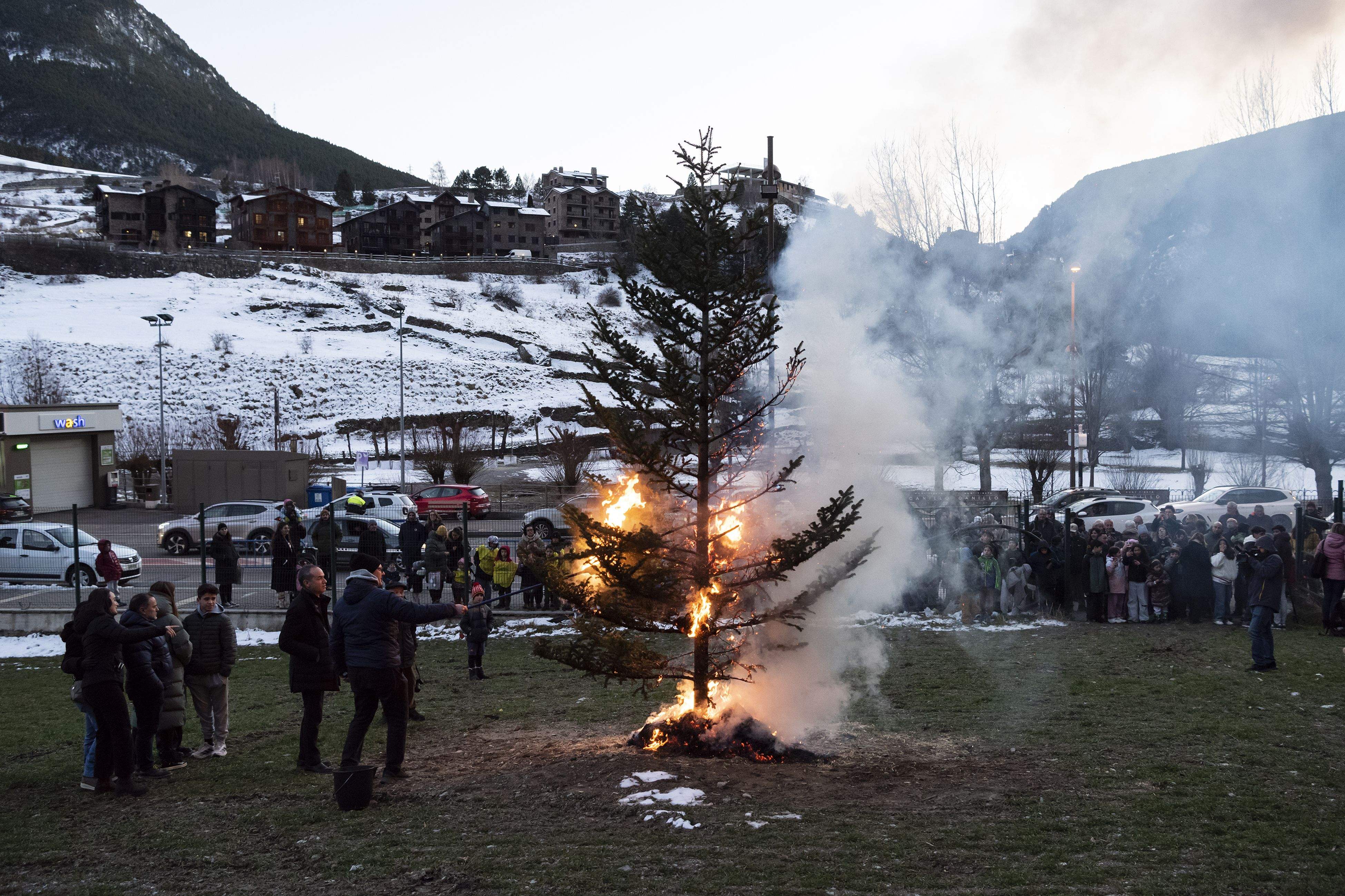 L'acte ha aplegat una gran quantitat de veïns canillencs.