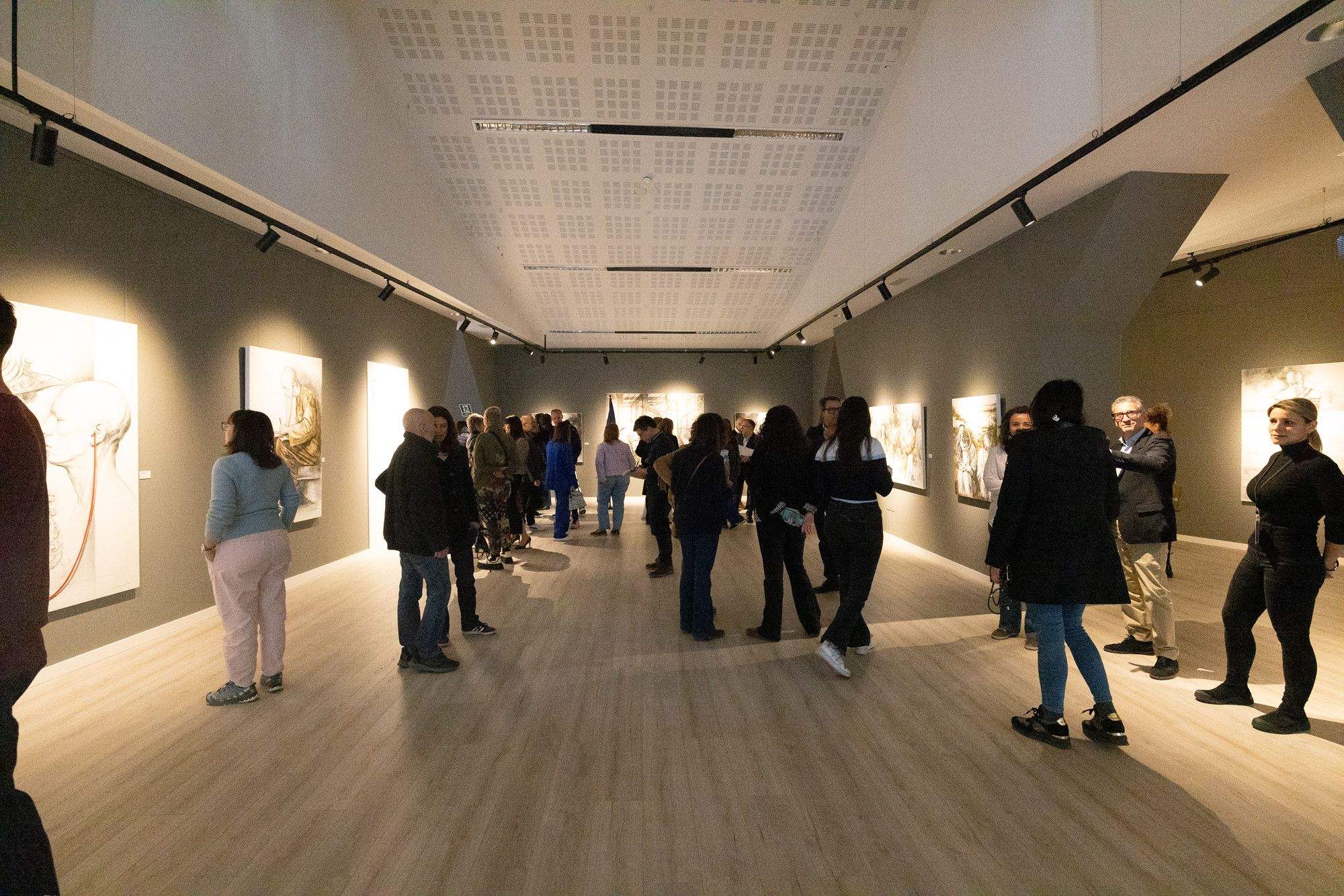 Persones durant la 'reinauguració' de l'Espai Caldes.