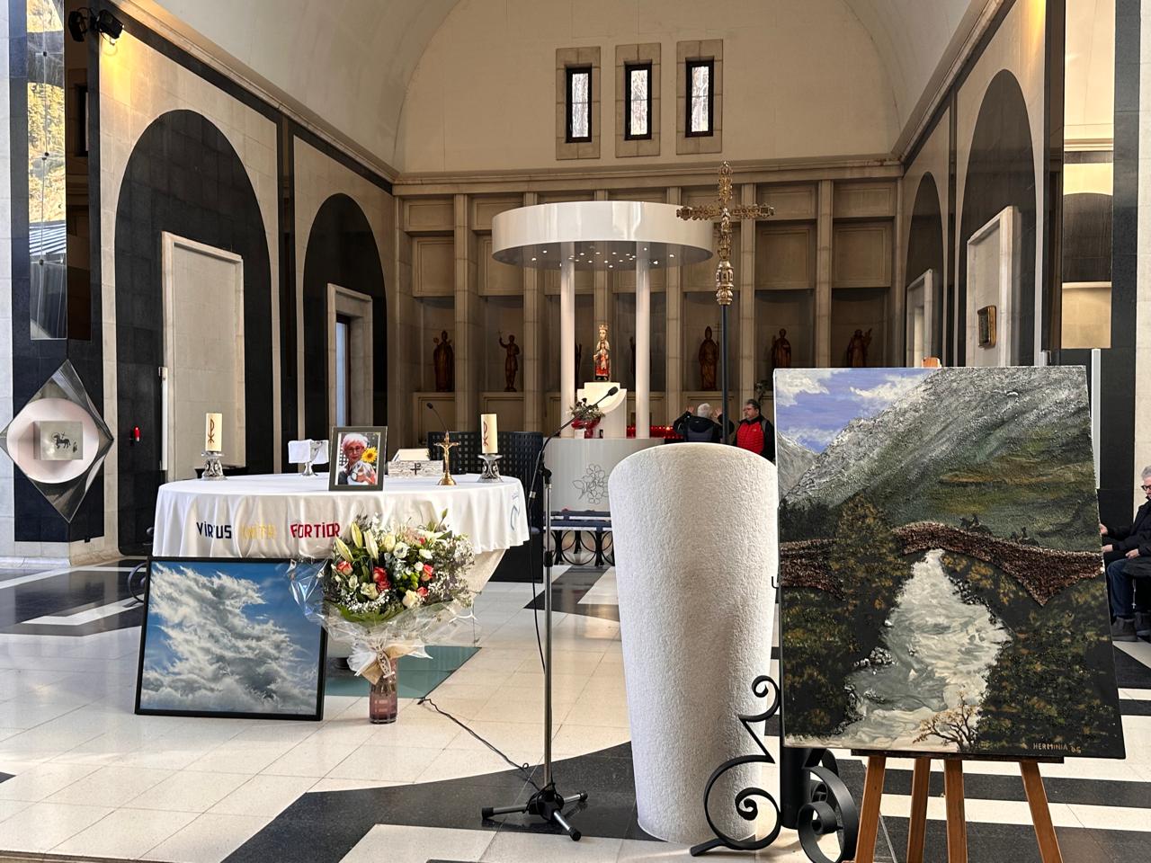 Dos dels quadres més representatius de Garcia han presidit l'altar.