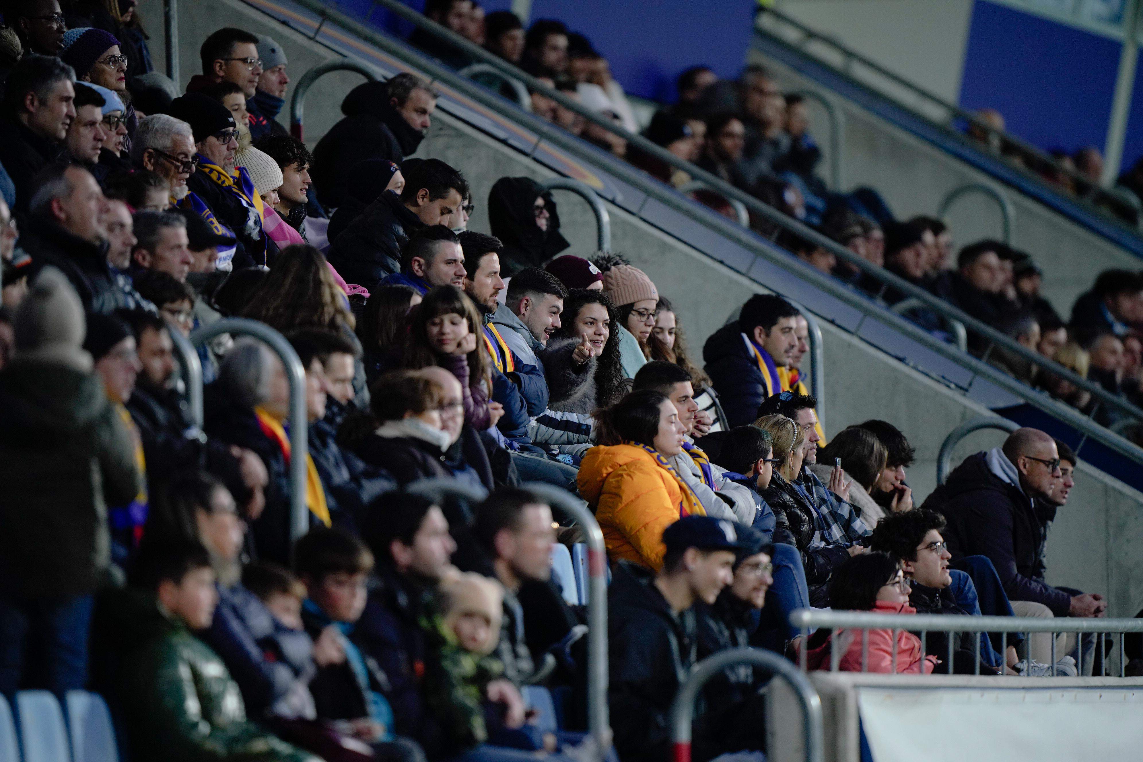 La grada del Nacional ha estat amb l'equip fins al final, però s'ha emportat la decepció. La grada del Nacional ha estat amb l'equip fins al final, però s'ha emportat la decepció.