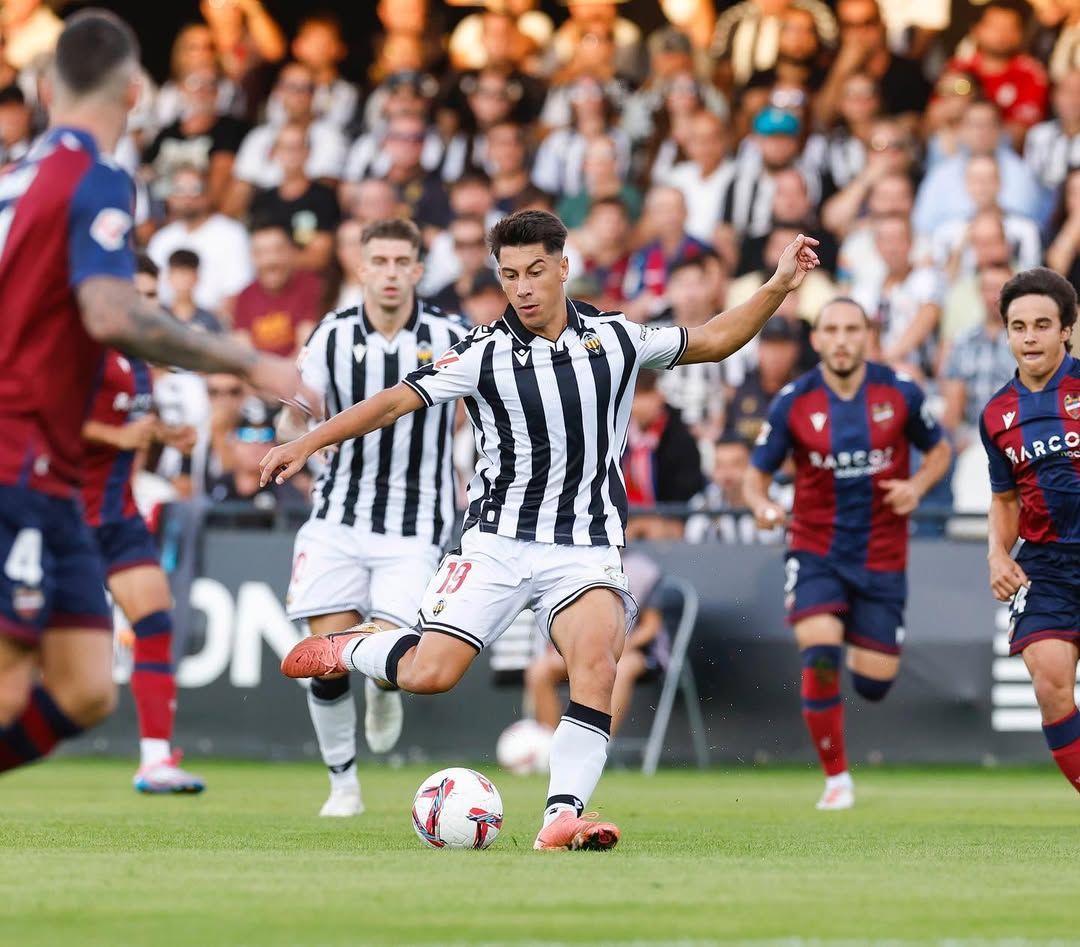 Dani Villahermosa, en un duel d'aquesta mateixa temporada lluint els colors del Castelló.