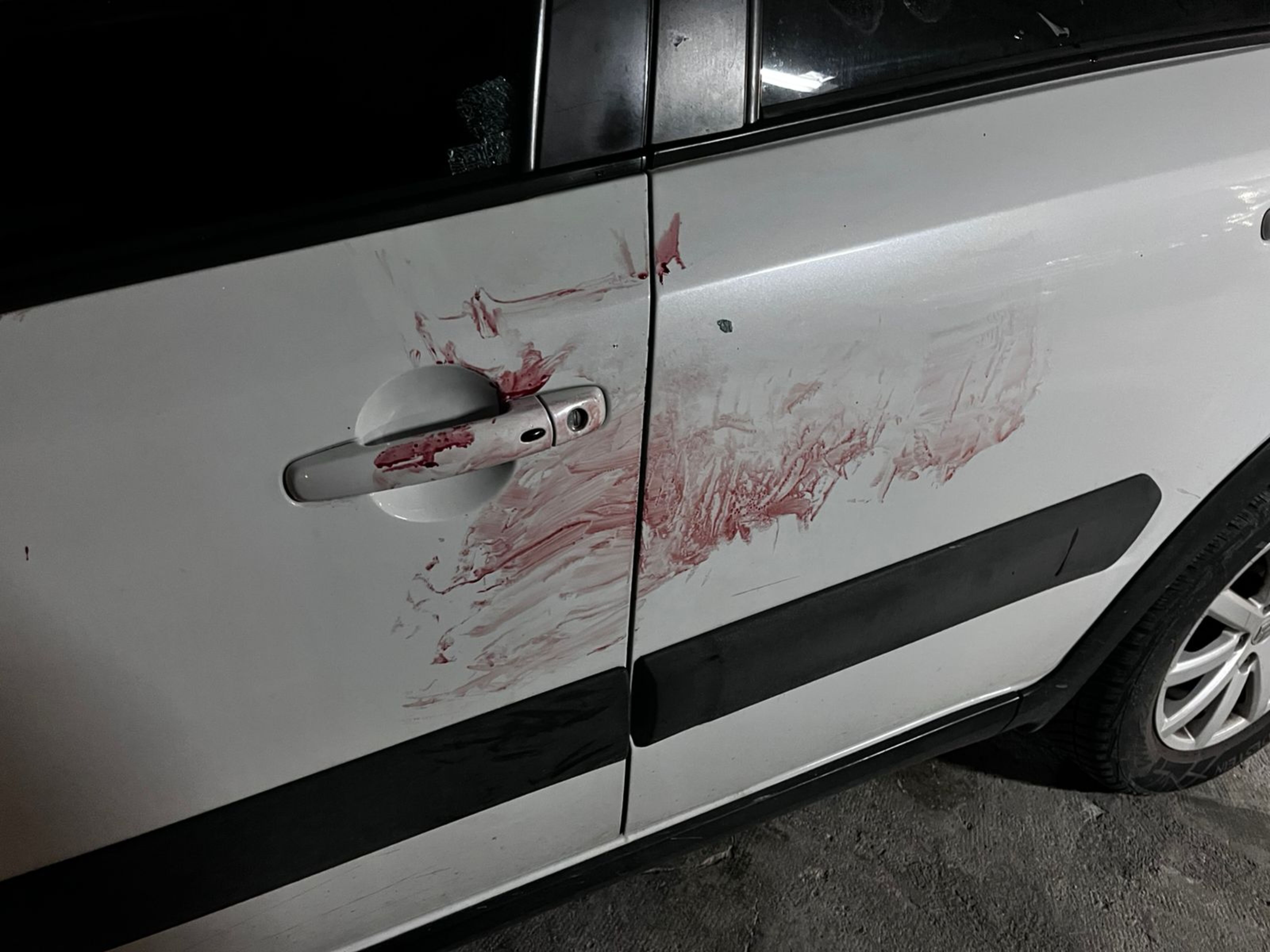 Un dels cotxes ensangonats pel turista irlandès.