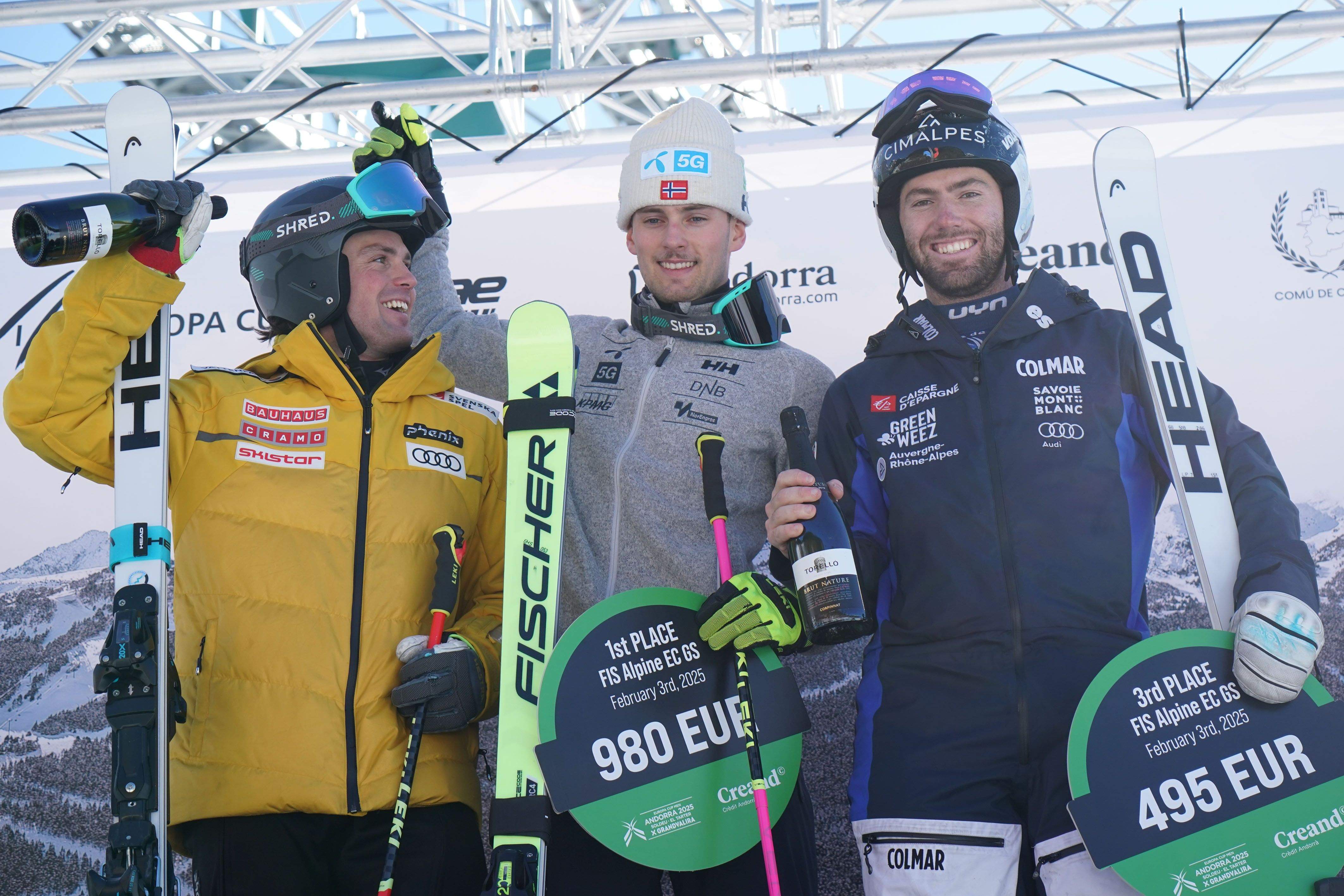El guanyador Solberg, acompanyat al podi de Soldeu pel suec Mattias Roenngren i el francès Loevan Parand.