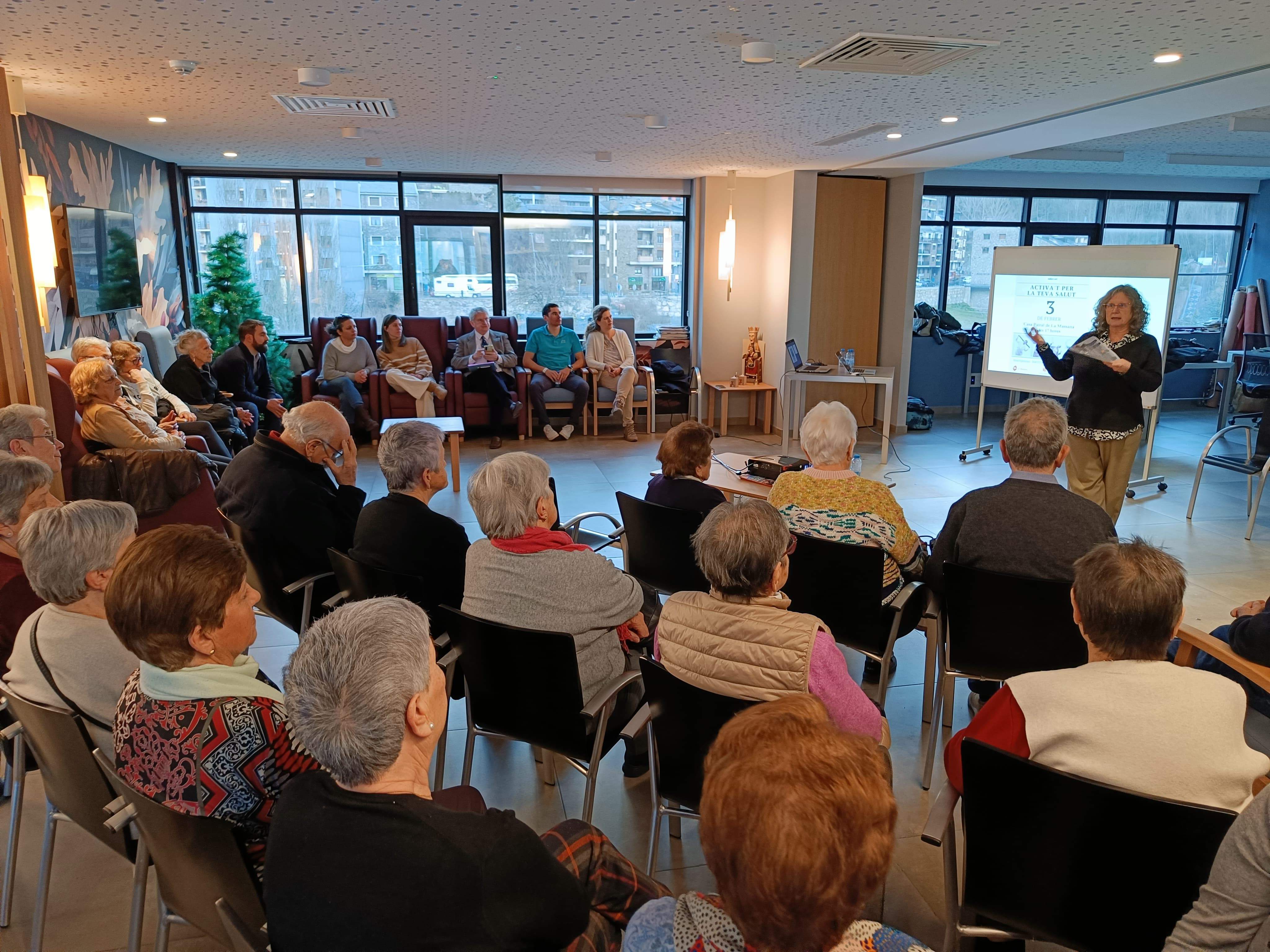 Un instant de la xerrada que s'ha fet aquest dilluns a la Massana.