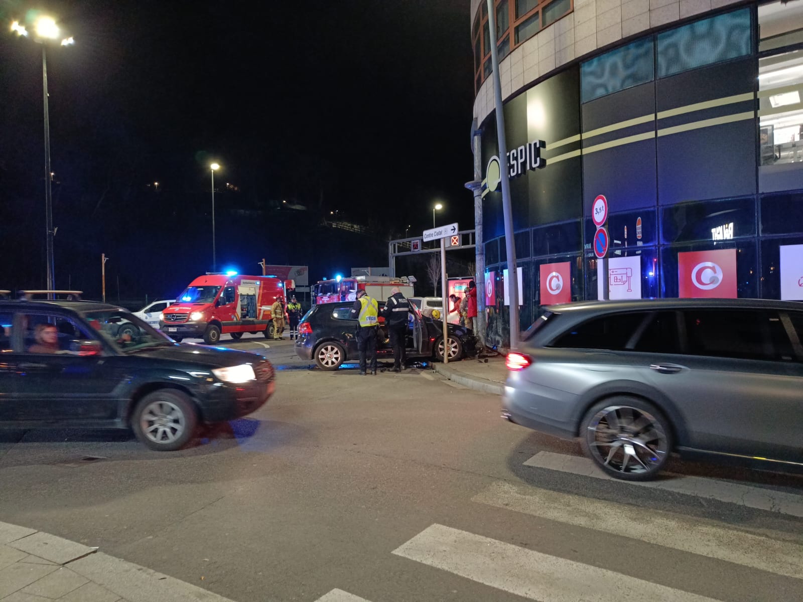 L'accident ha passat poc abans de 2/4 de 10. L'accident ha passat poc abans de 2/4 de 10.