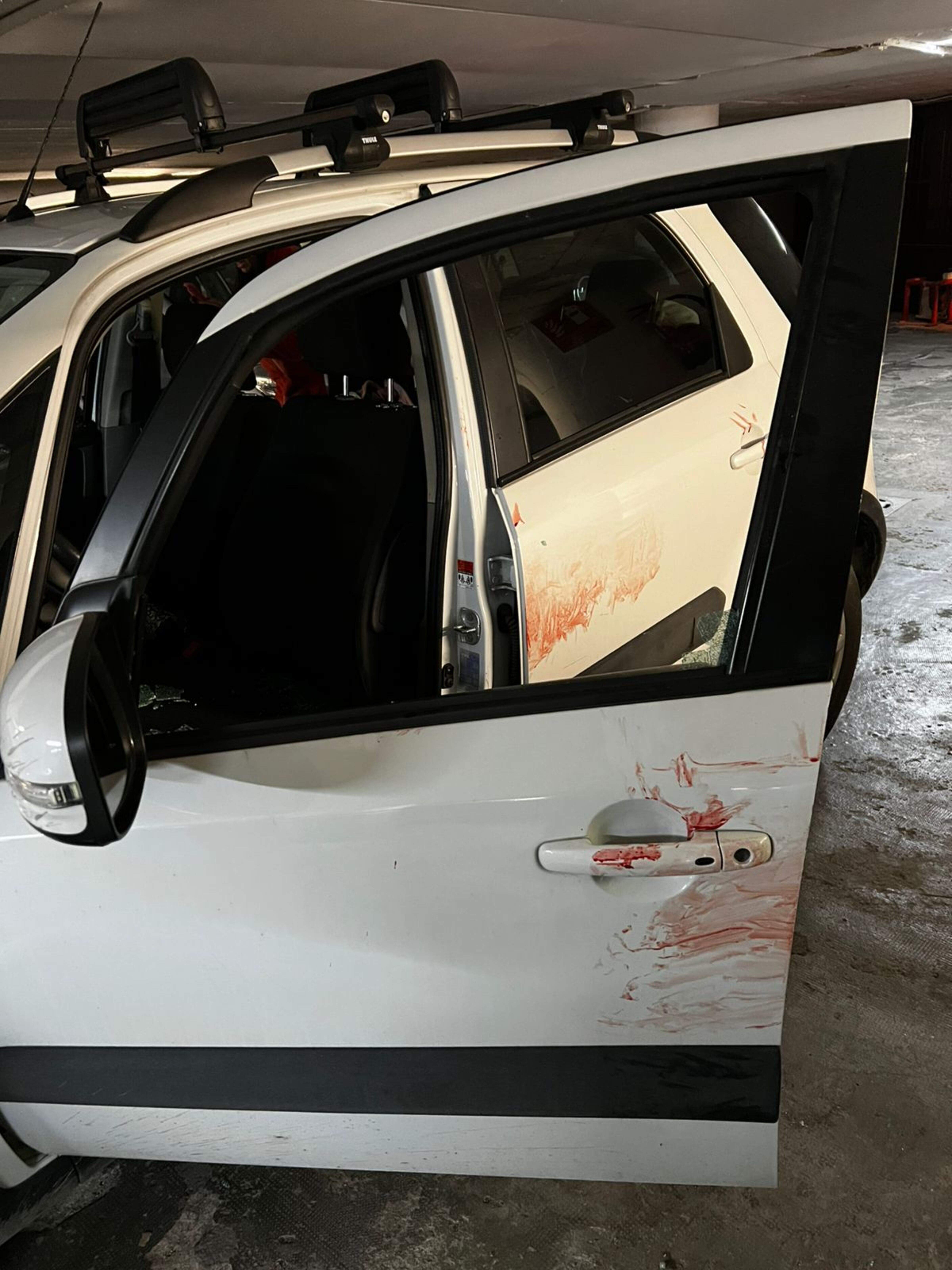 Imatge del cotxe que el turista embriac va malmetre a Prats Sobirans.