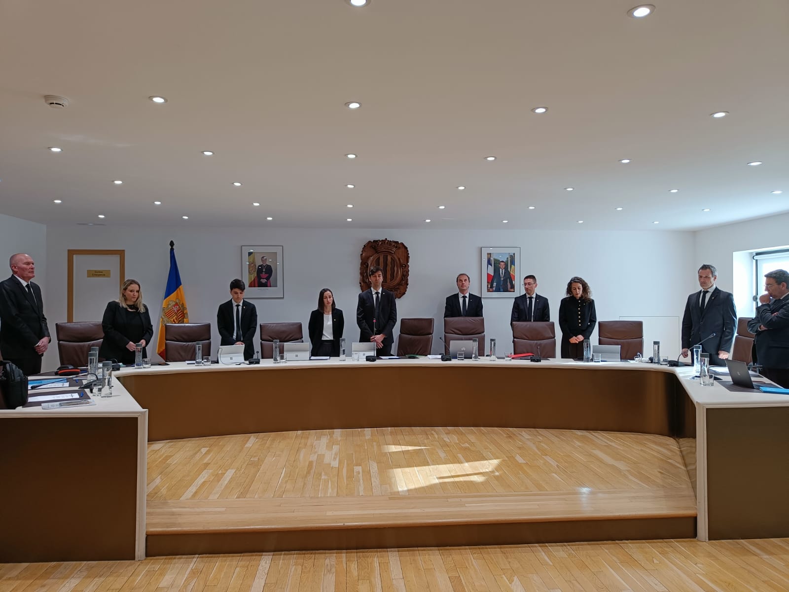 Un moment del minut de silenci.