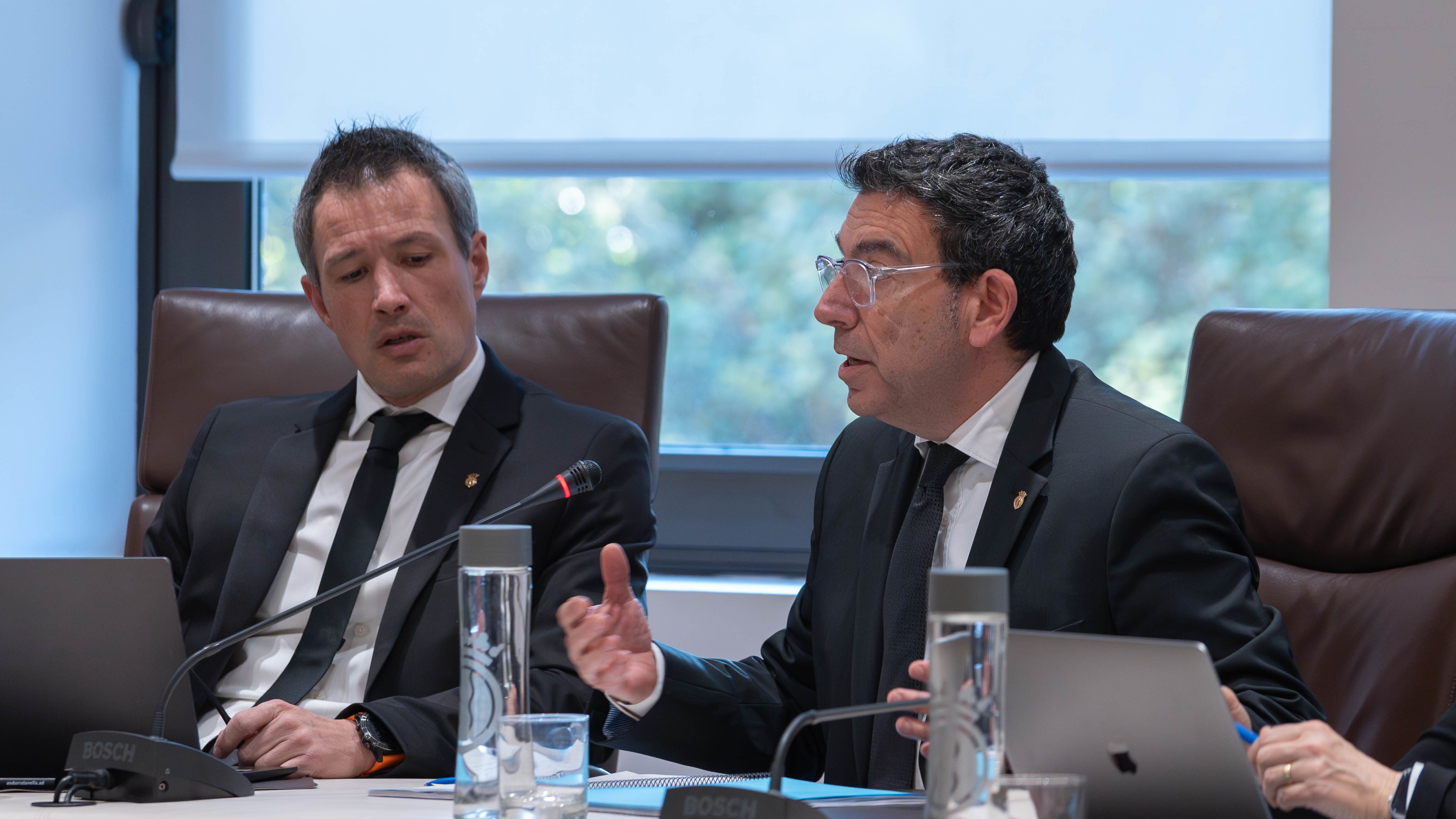 David Astrié i Miquel Canturri durant la sessió de consell de comú d'aquest dijous.