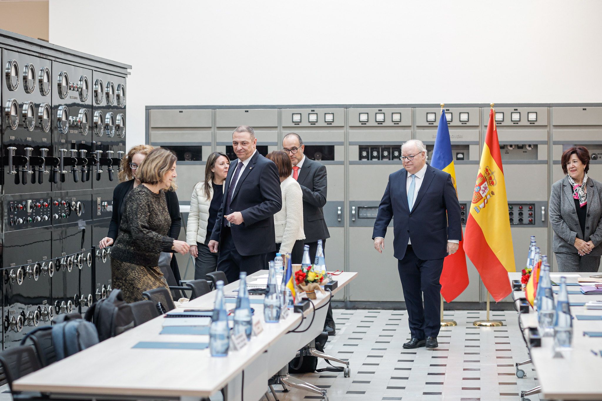 La reunió de la Comissió Mixta Hispanoandorrana s'ha celebrat a Ràdio Andorra. La reunió de la Comissió Mixta Hispanoandorrana s'ha celebrat a Ràdio Andorra.