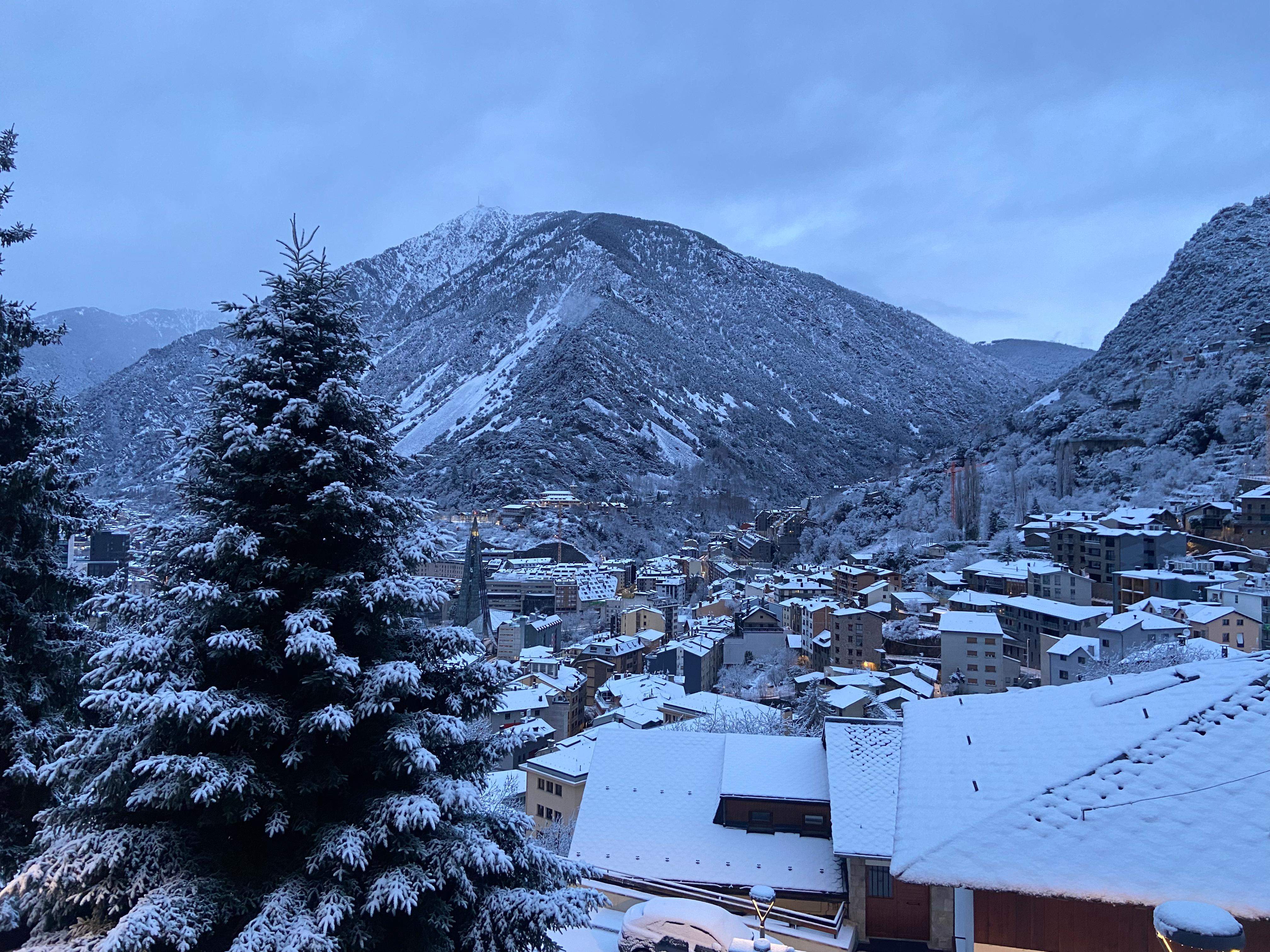 La neu ha fet acte de presència a Escaldes Engoradany.