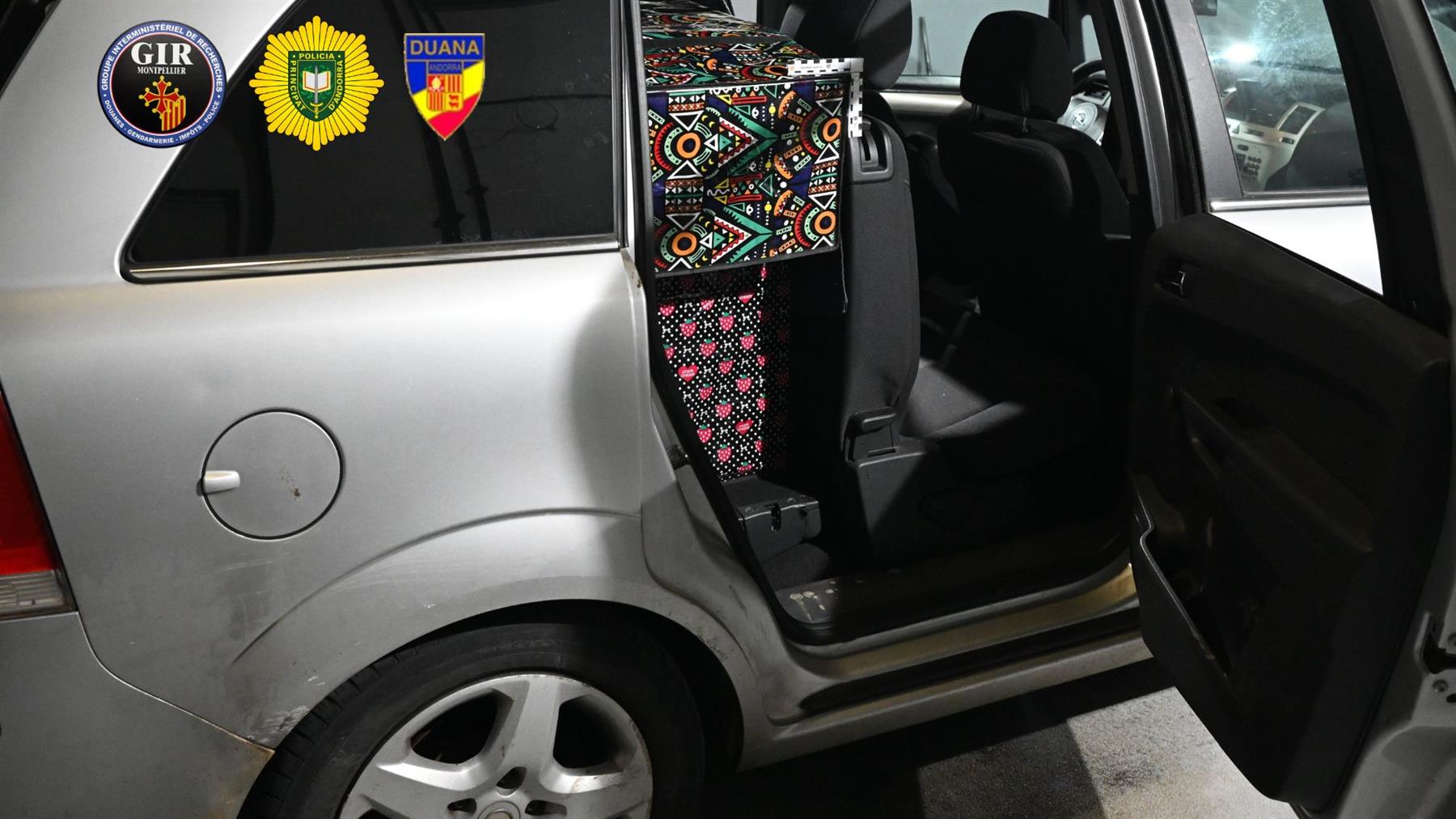 Un dels cotxes intervinguts amb mercaderia a l'interior. Un dels cotxes intervinguts amb mercaderia a l'interior.