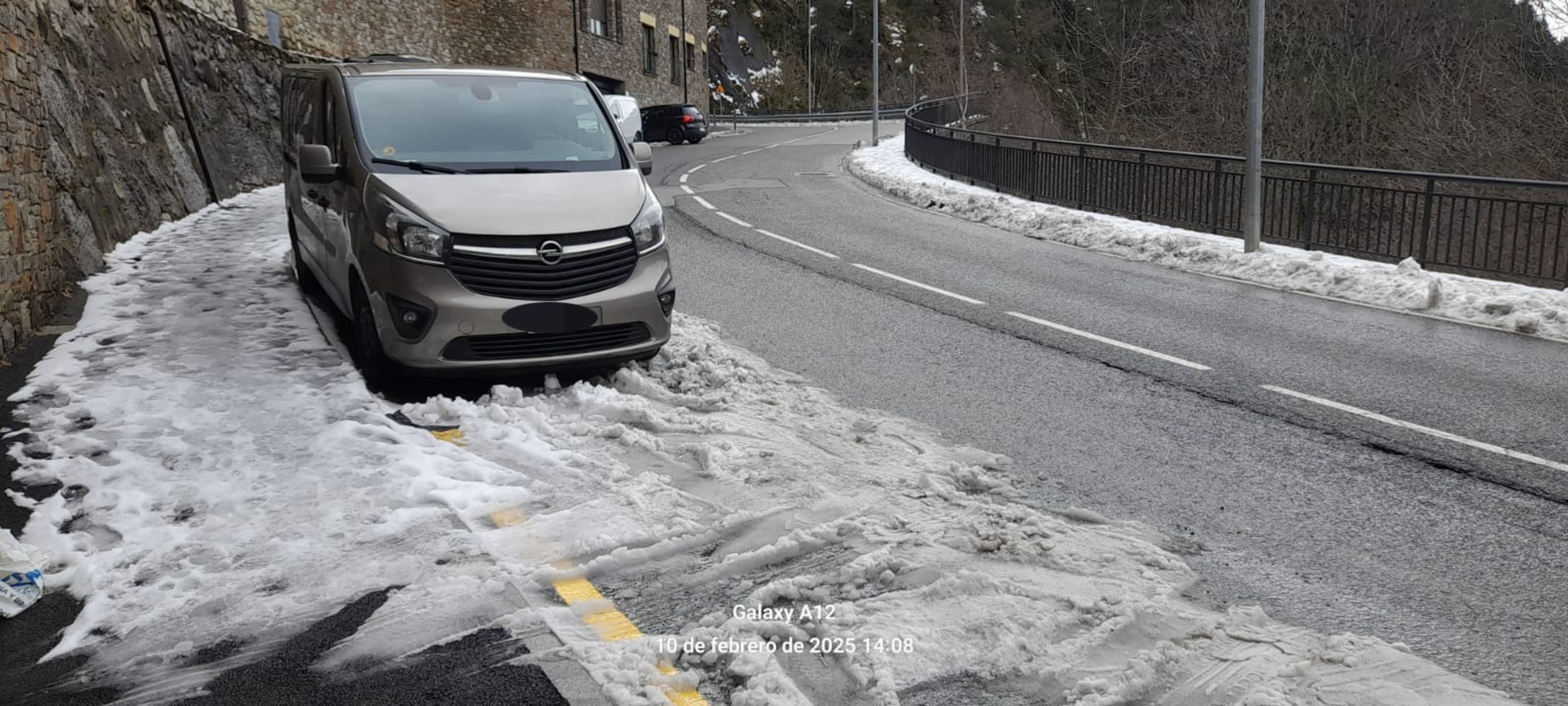 Una imatge de les voravies de la carretera dels Cortals.