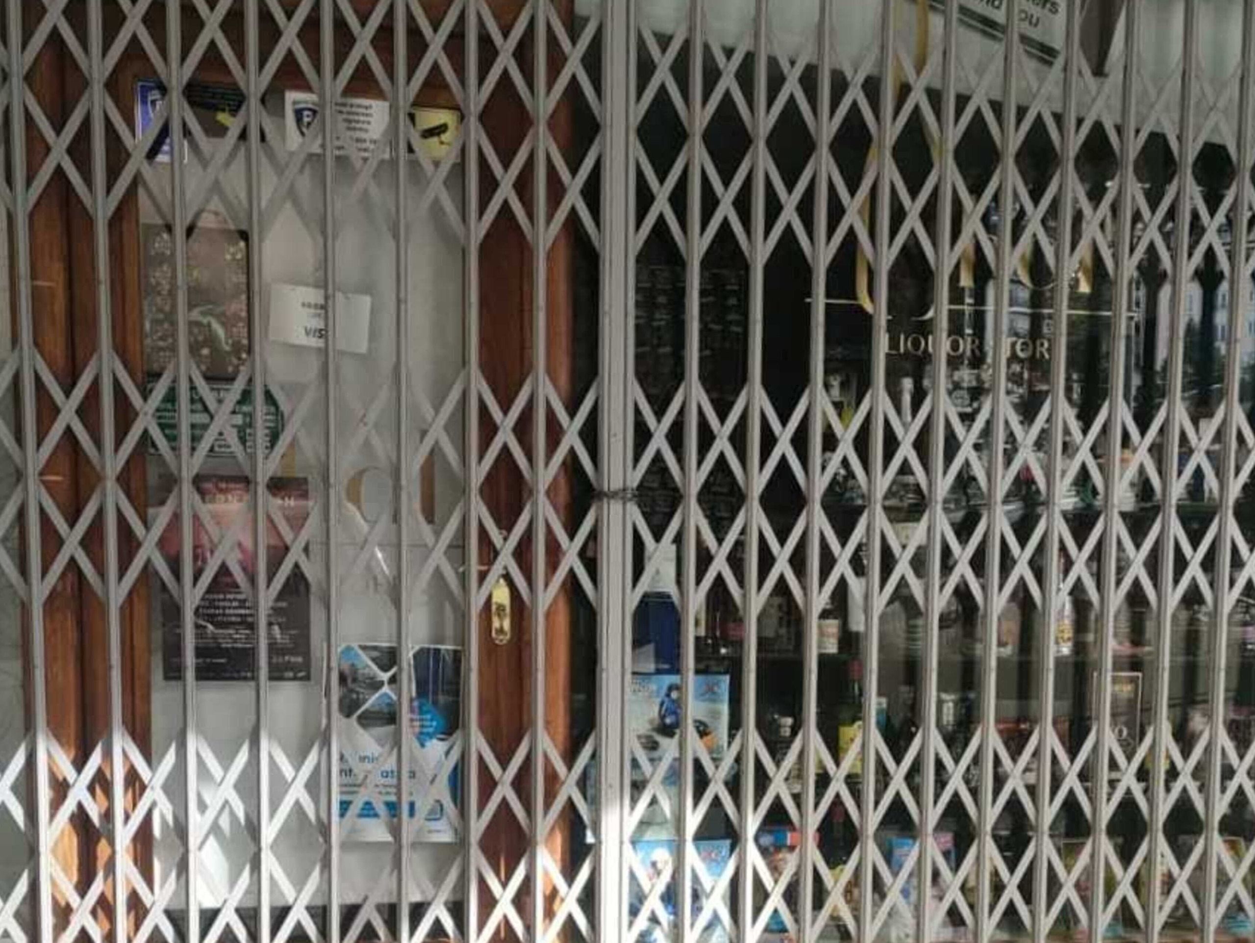 Botiga tancada Pas de la Casa.