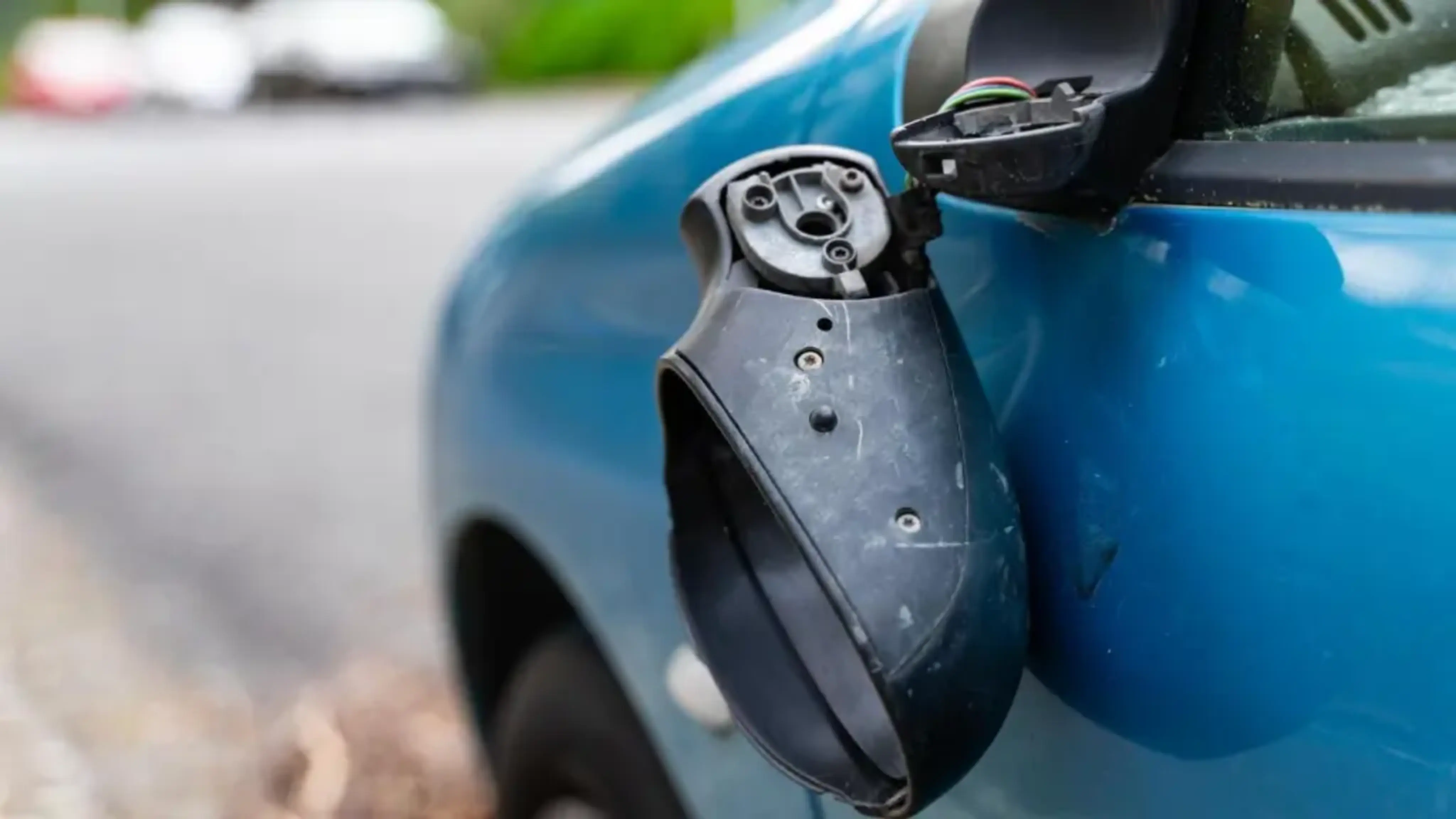 Imatge d'arxiu d'un retrovisor tancat. Imatge d'arxiu d'un retrovisor tancat.