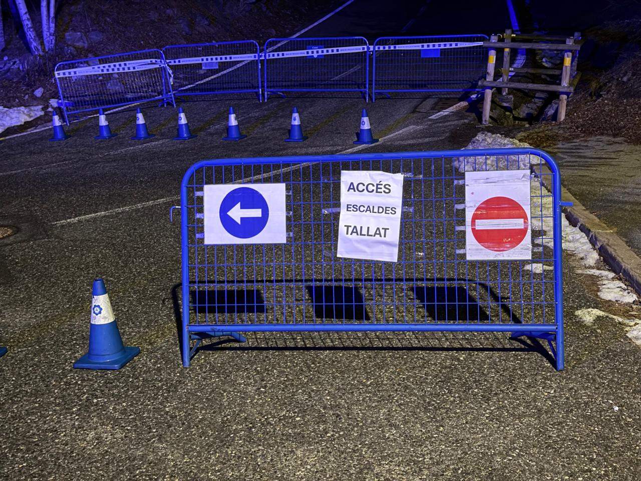 Les tanques que impedeixen el pas.