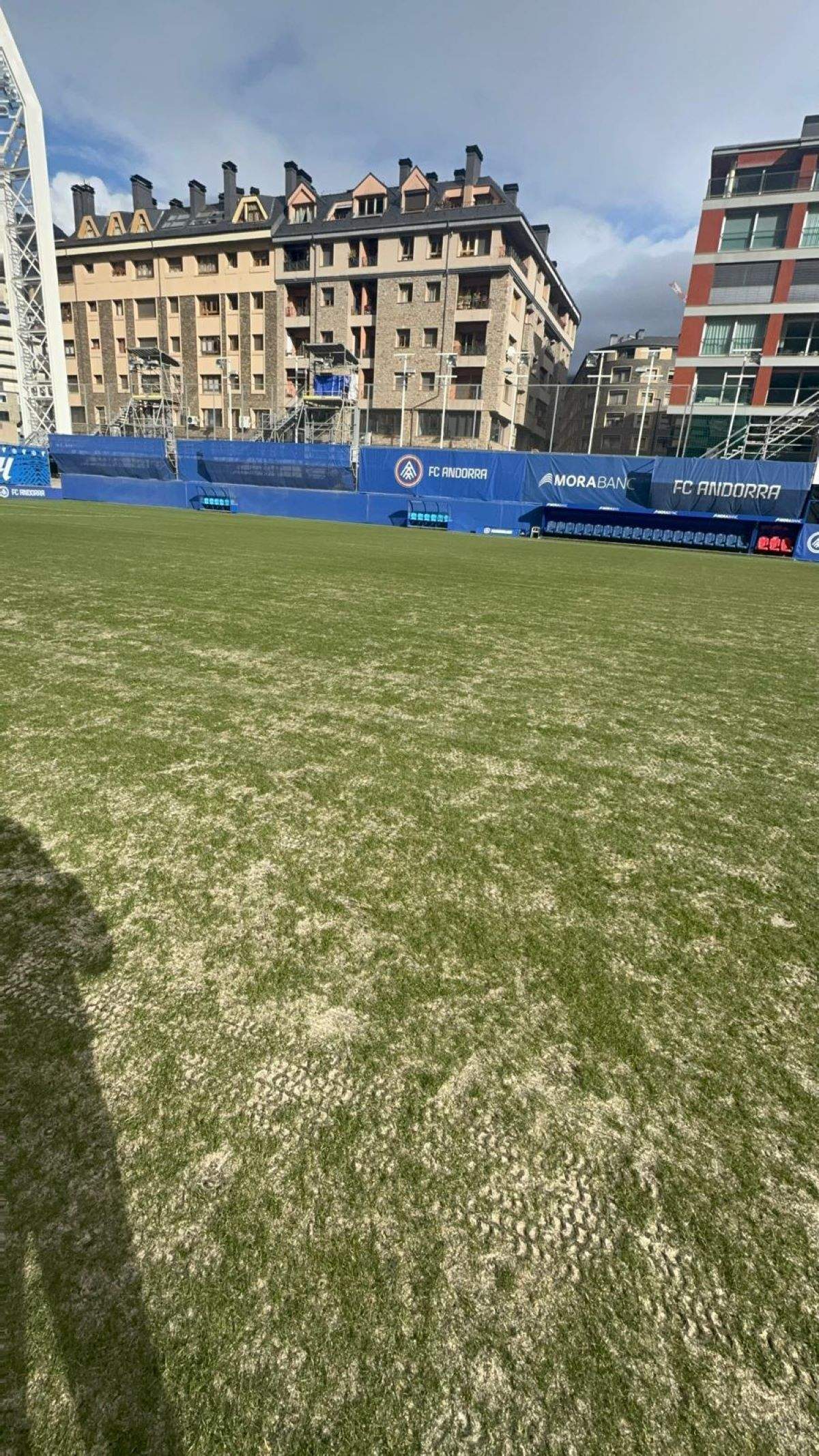 Aquest és l'estat actual de la gespa de l'Estadi Nacional. Aquest és l'estat actual de la gespa de l'Estadi Nacional.