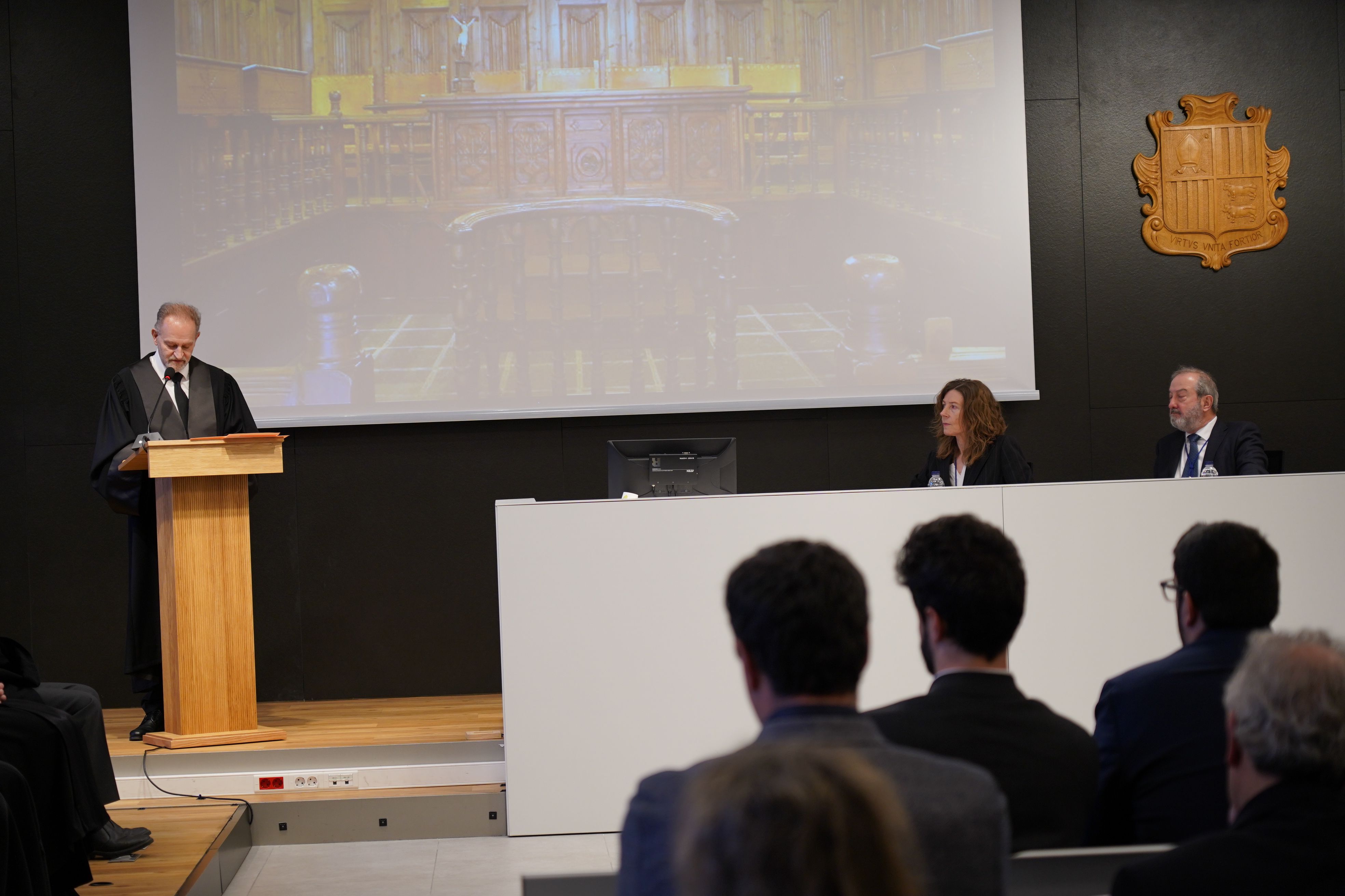 Olga Adellach durant l'últim acte d'obertura de l'any judicial; en ser aforada el cas retorna al Tribunal de Corts. Olga Adellach durant l'últim acte d'obertura de l'any judicial; en ser aforada el cas retorna al Tribunal de Corts.