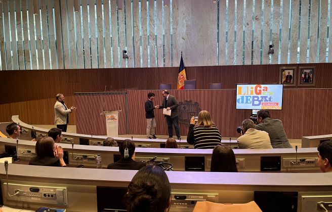 L'alumne del Sant Ermengol ha guanyat el premi a millor orador a la fase nacional de la Lliga de Debat. L'alumne del Sant Ermengol ha guanyat el premi a millor orador a la fase nacional de la Lliga de Debat.