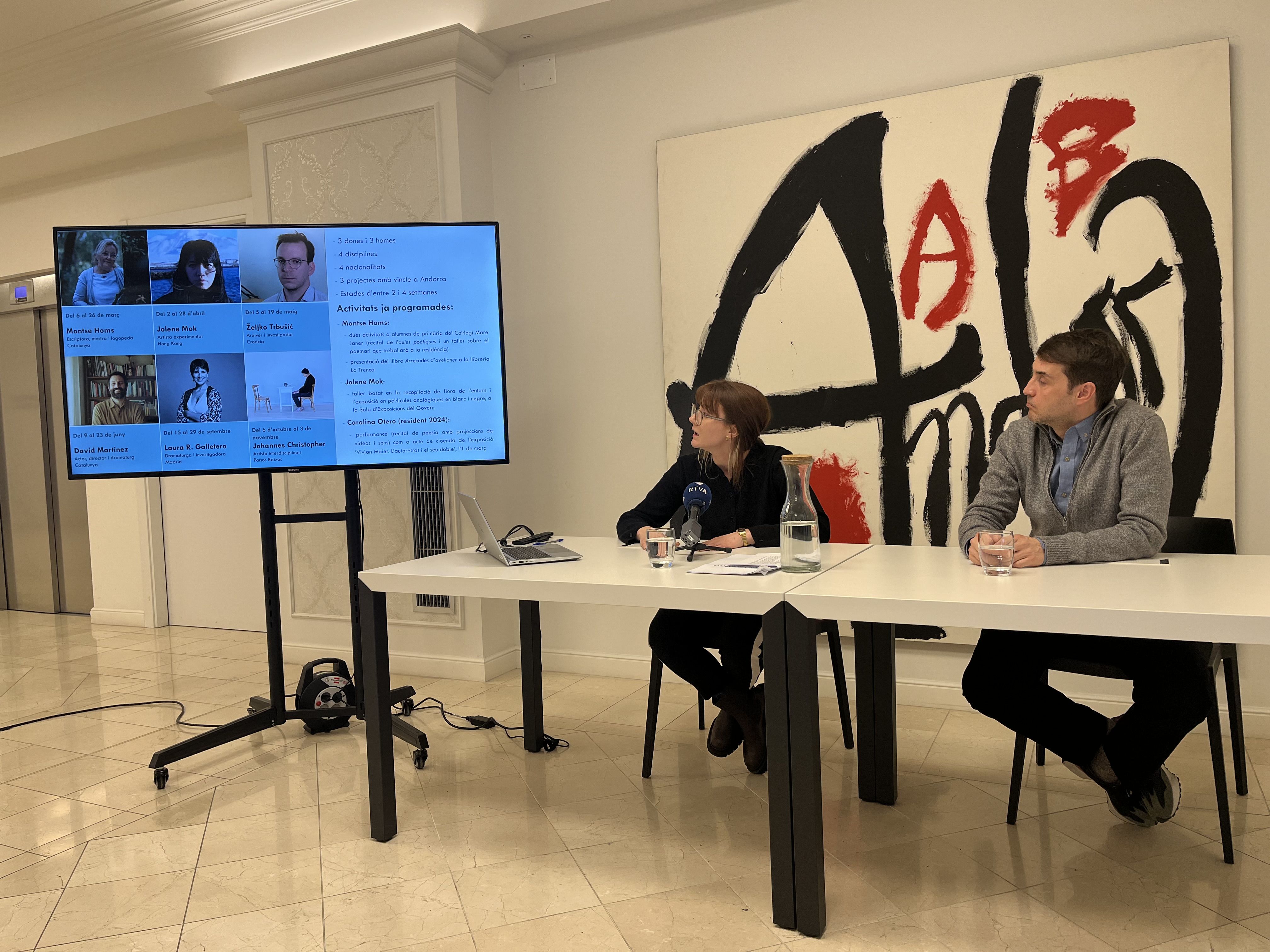 El director del Departament de Promoció Cultural, Joan-Marc Joval, i la tècnica de l’àrea d’Acció Cultural, Sandra Colell.