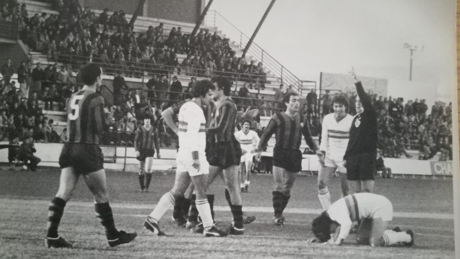 Els duels entre l'Andorra i el Reus (1r i 2n classificats) eren a vida o mort, almenys així s'ho prenien els tarragonesos. Els duels entre l'Andorra i el Reus (1r i 2n classificats) eren a vida o mort, almenys així s'ho prenien els tarragonesos.