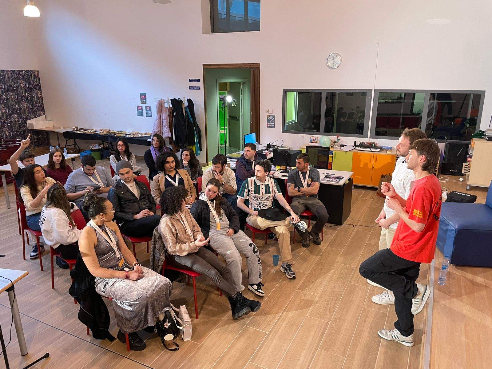 La presidenta ha agraït també la presència dels integrants del podcast andorrà 'Fvkc i lloc', que han conduït la jornada.