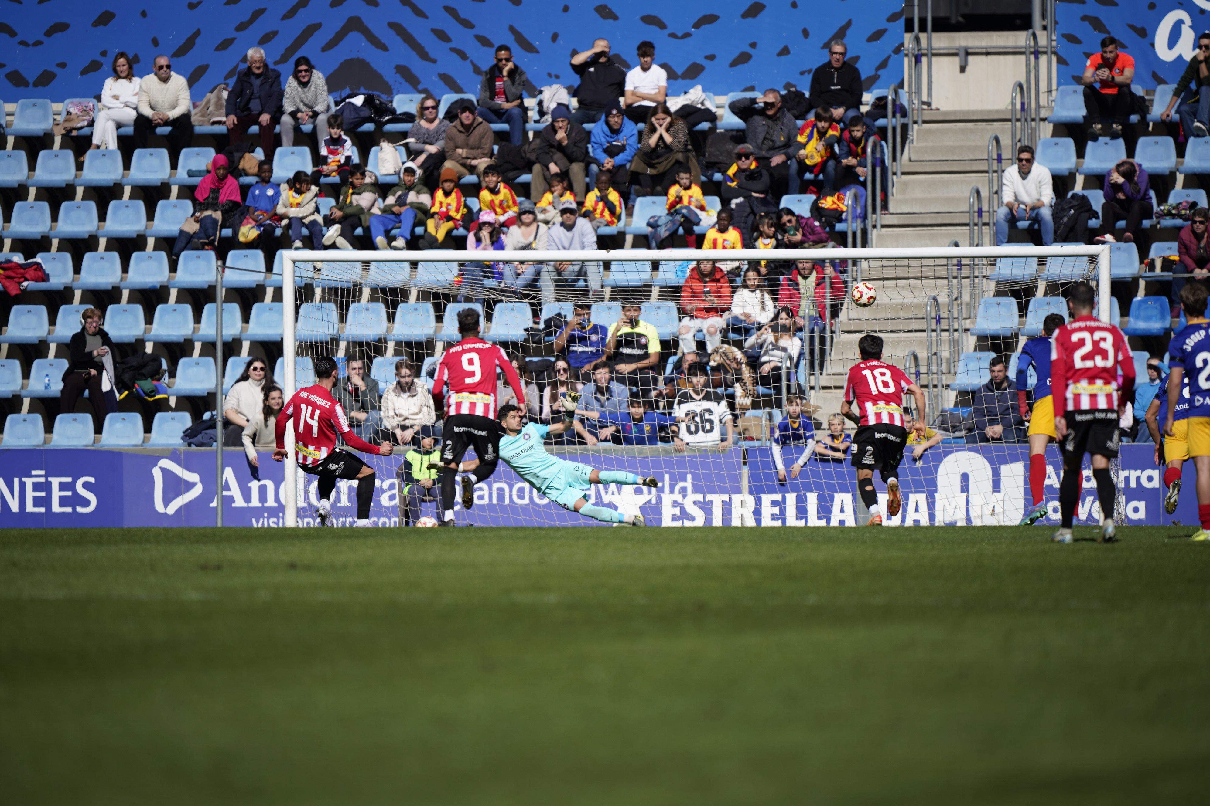 Kike Márquez ha errat la pena màxima pel Zamora.