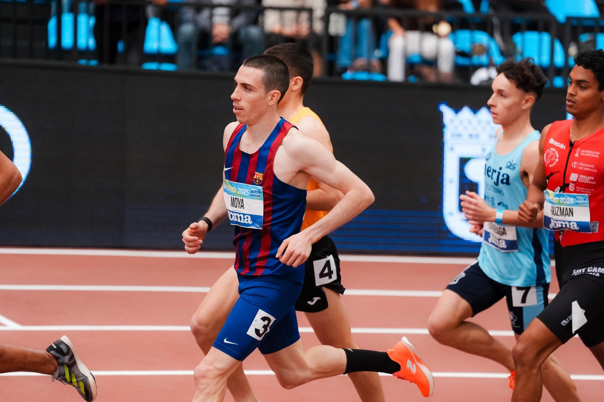 Moya, durant el seu pas pel 800. Moya, durant el seu pas pel 800.