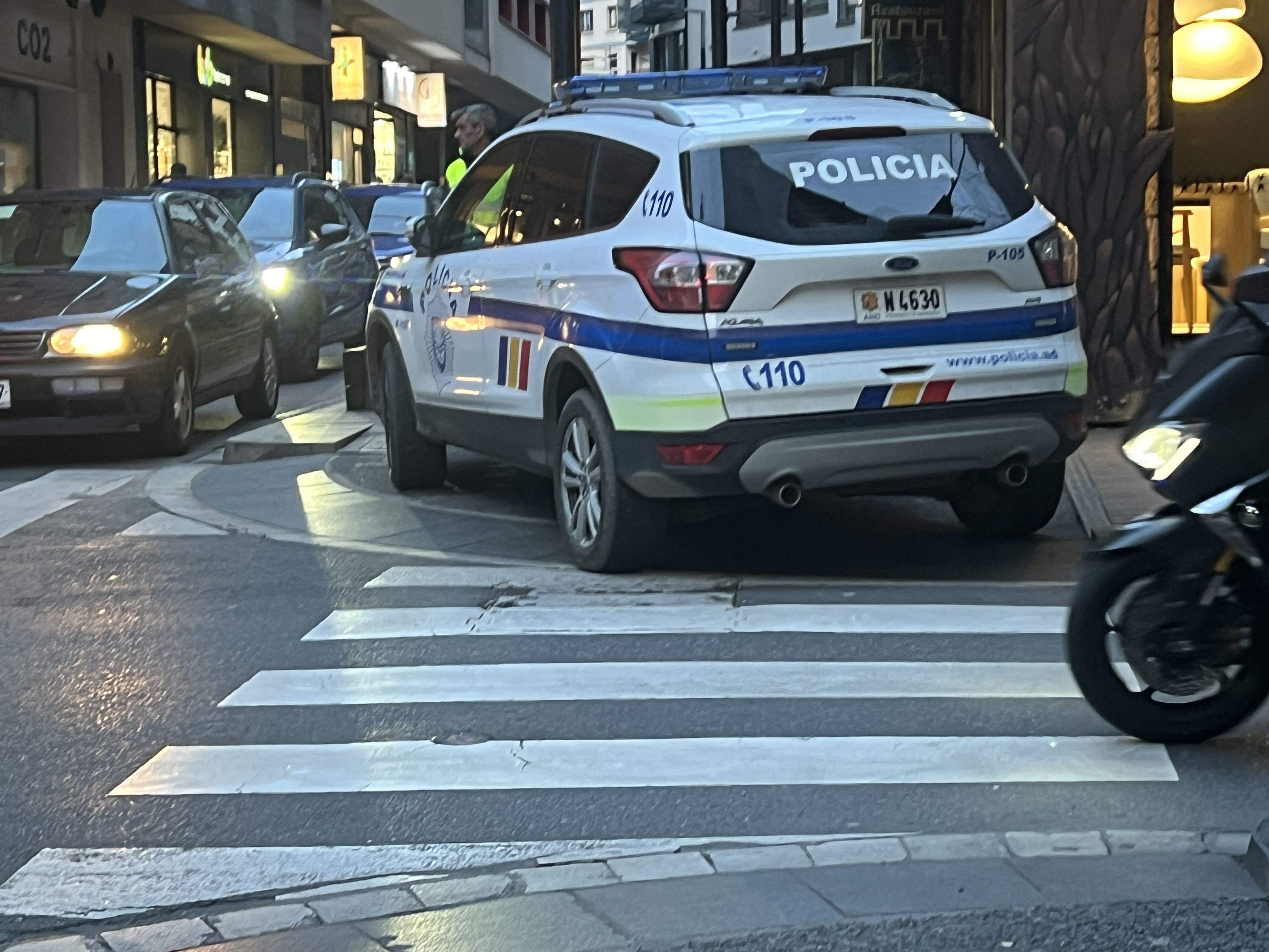 Fins al lloc del requeriment s'hi ha desplaçat la policia.