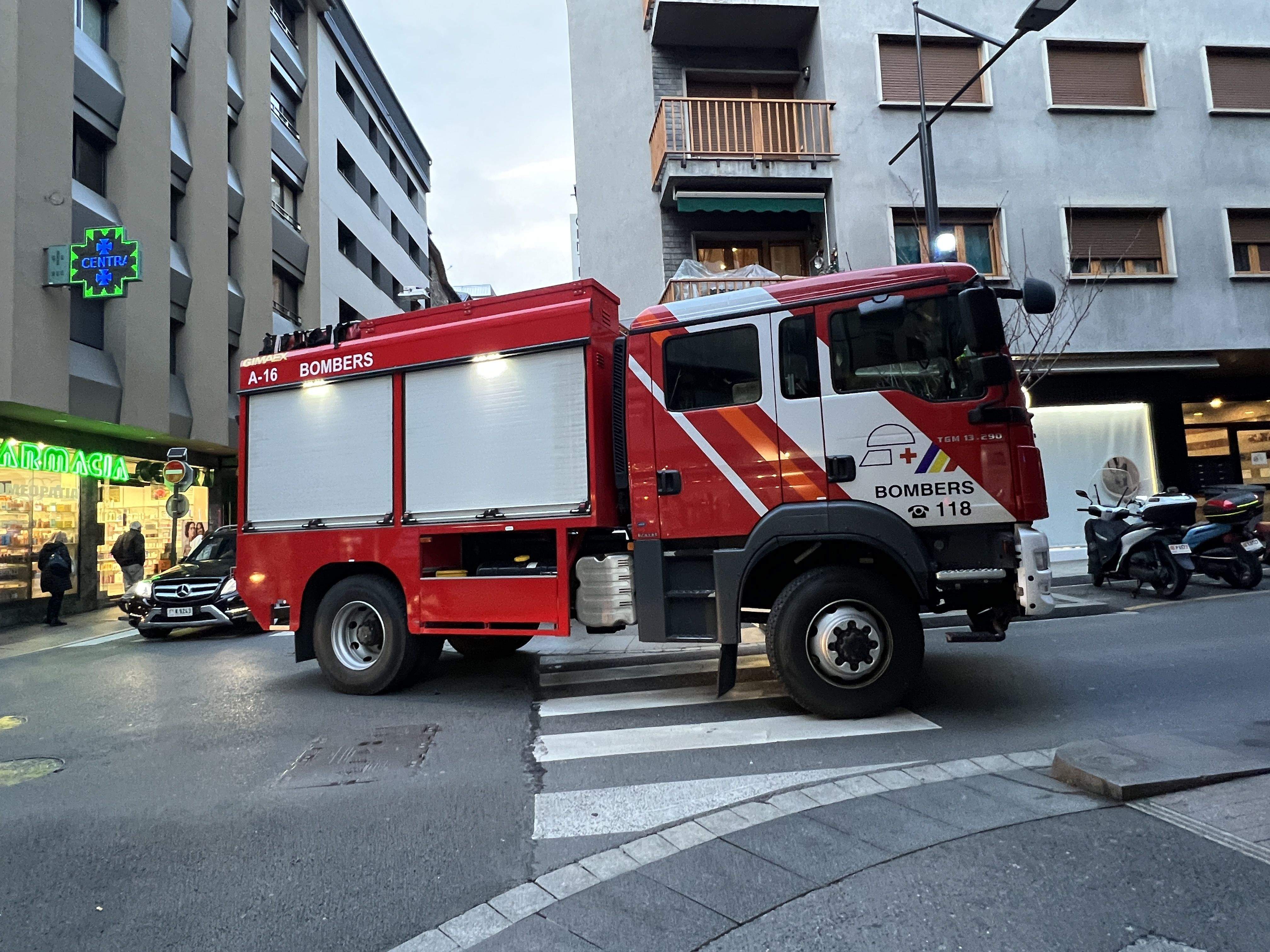 El carrer Joan Maragall, en el tram superior, ha quedat tallat durant més d'una hora.