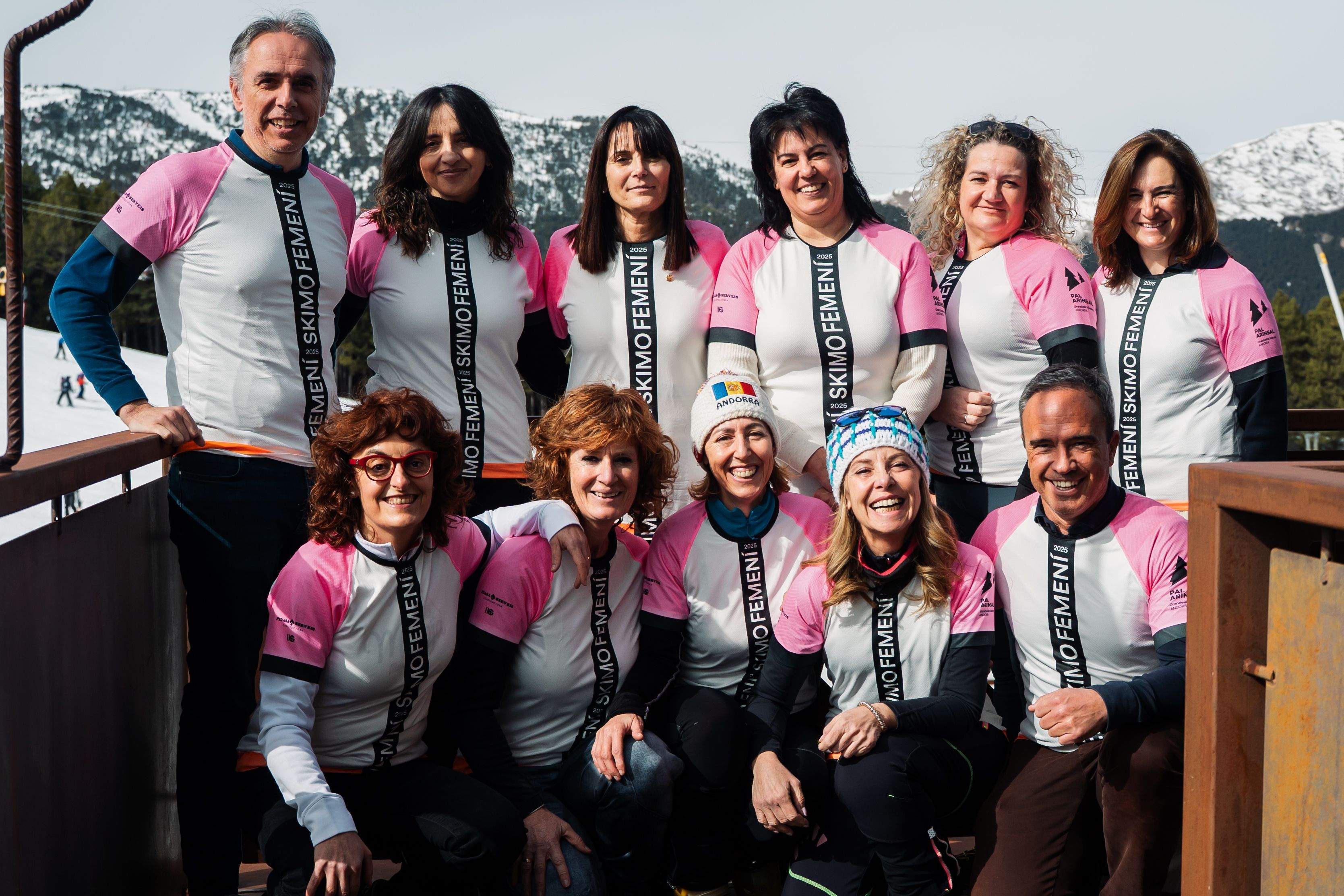 Una bona colla de dones i algun home han acudit a la presentació de la prova.