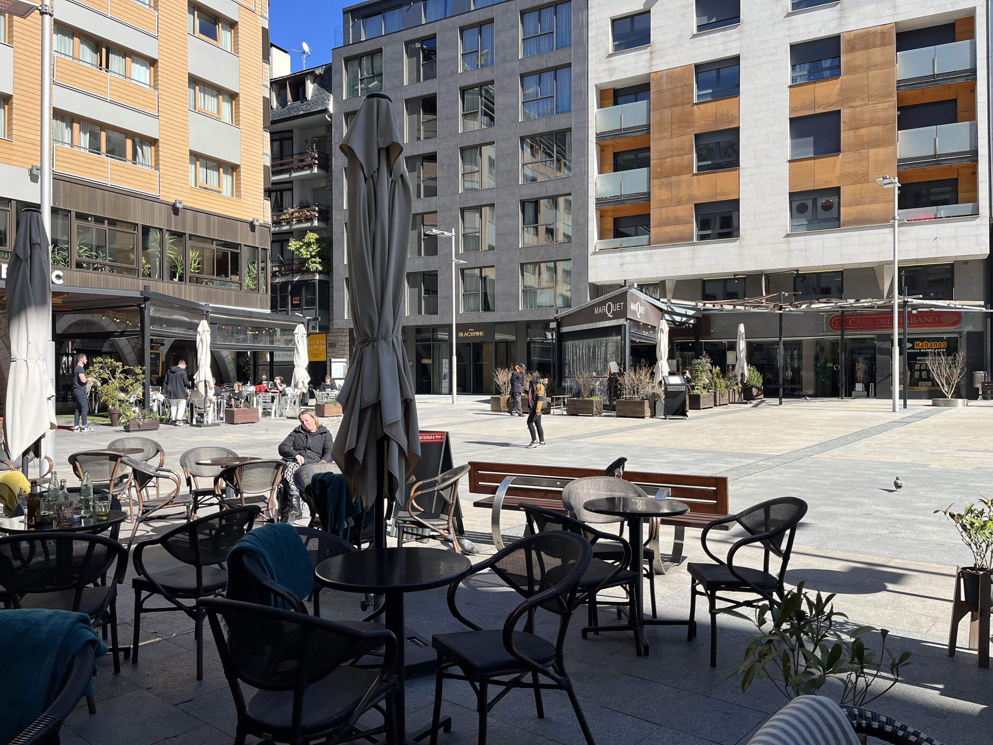 Una de les terrasses de la Plaça Coprínceps.