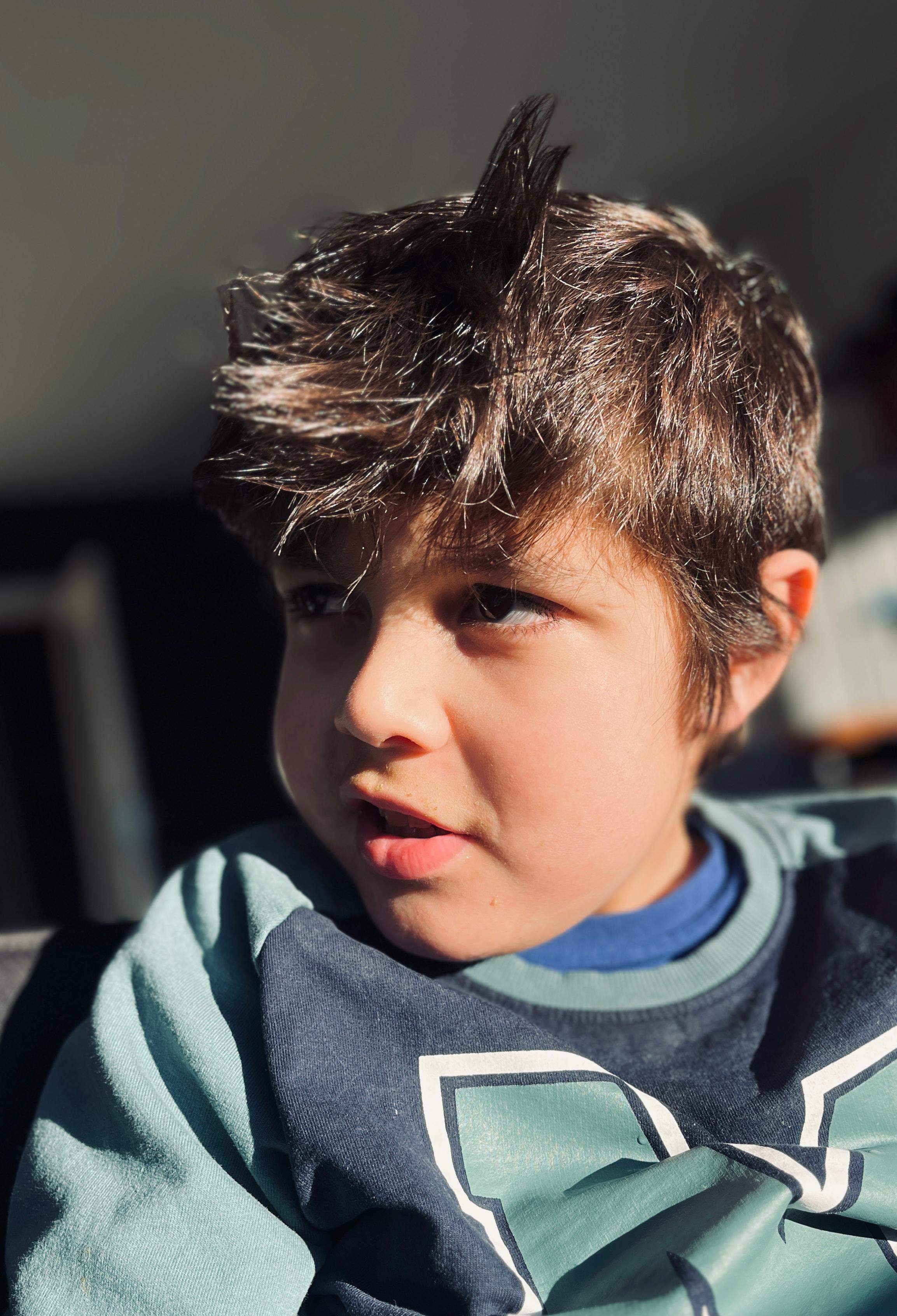 L'Aleix, un noiet de 10 anys, té el que es coneix com a duplicació del Gen MeCP2. La portaveu del Sindicat, Rebeca Bonache.