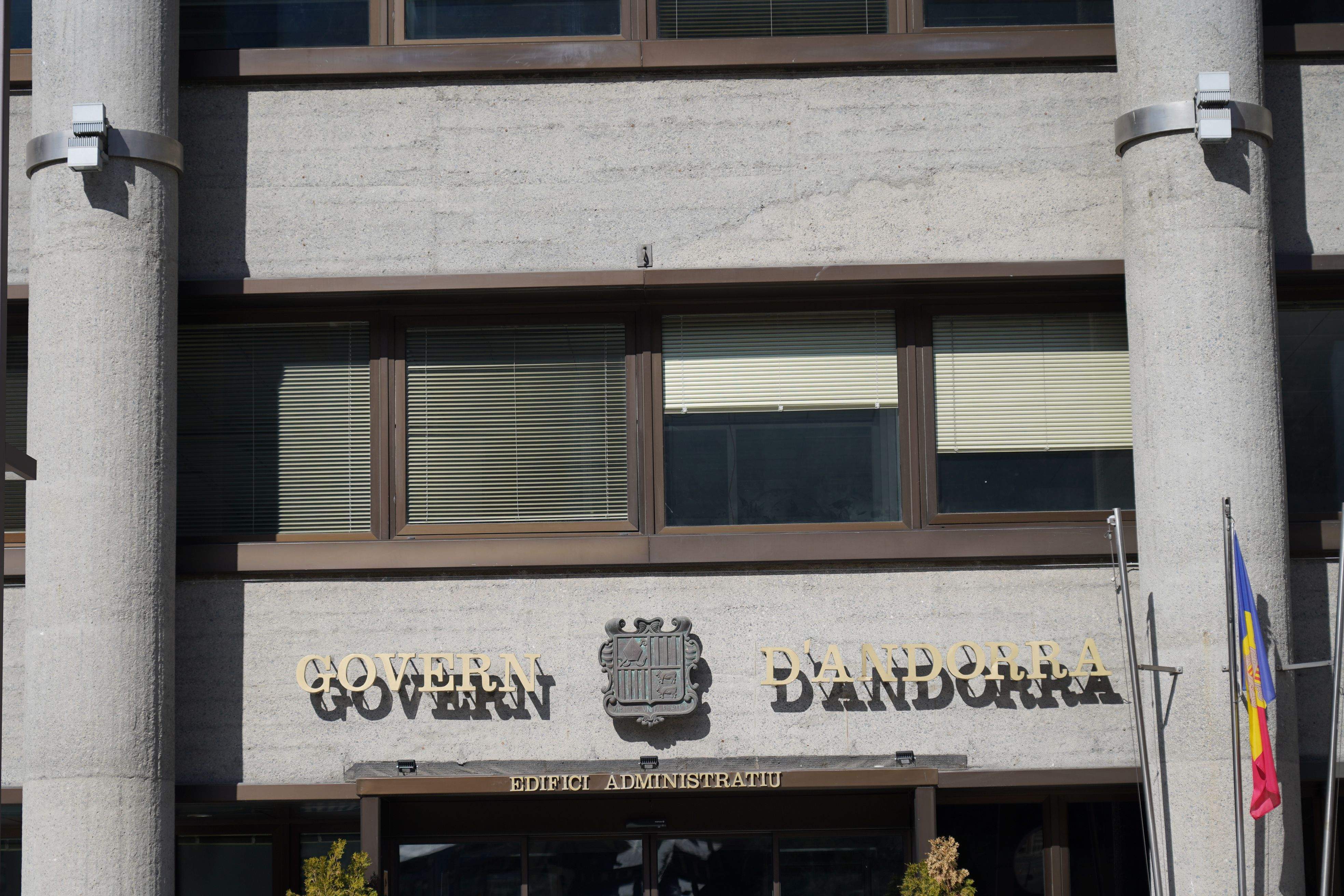 L'edifici administratiu de Prat de la Creu.