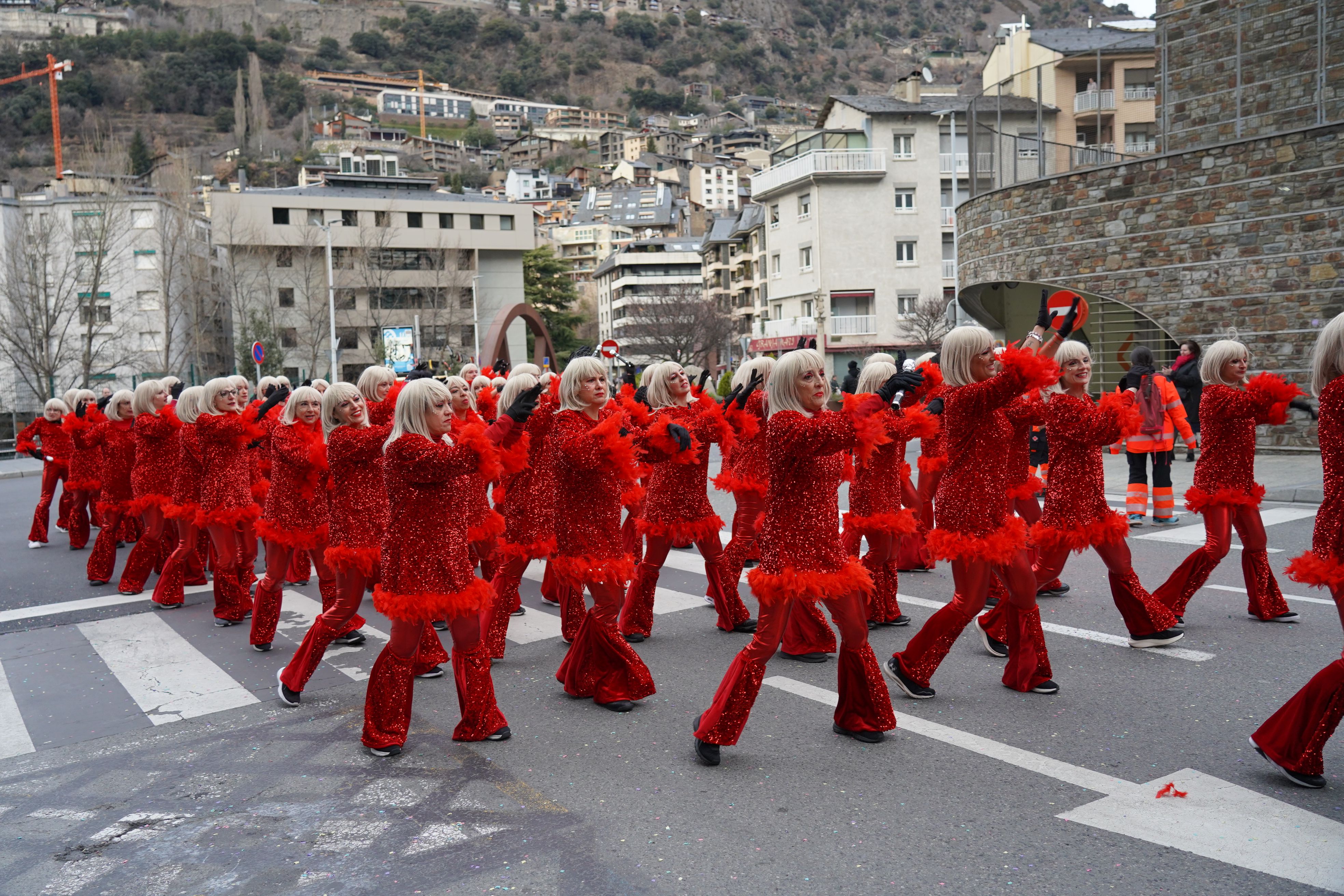 La comparsa de les Raffaellas.