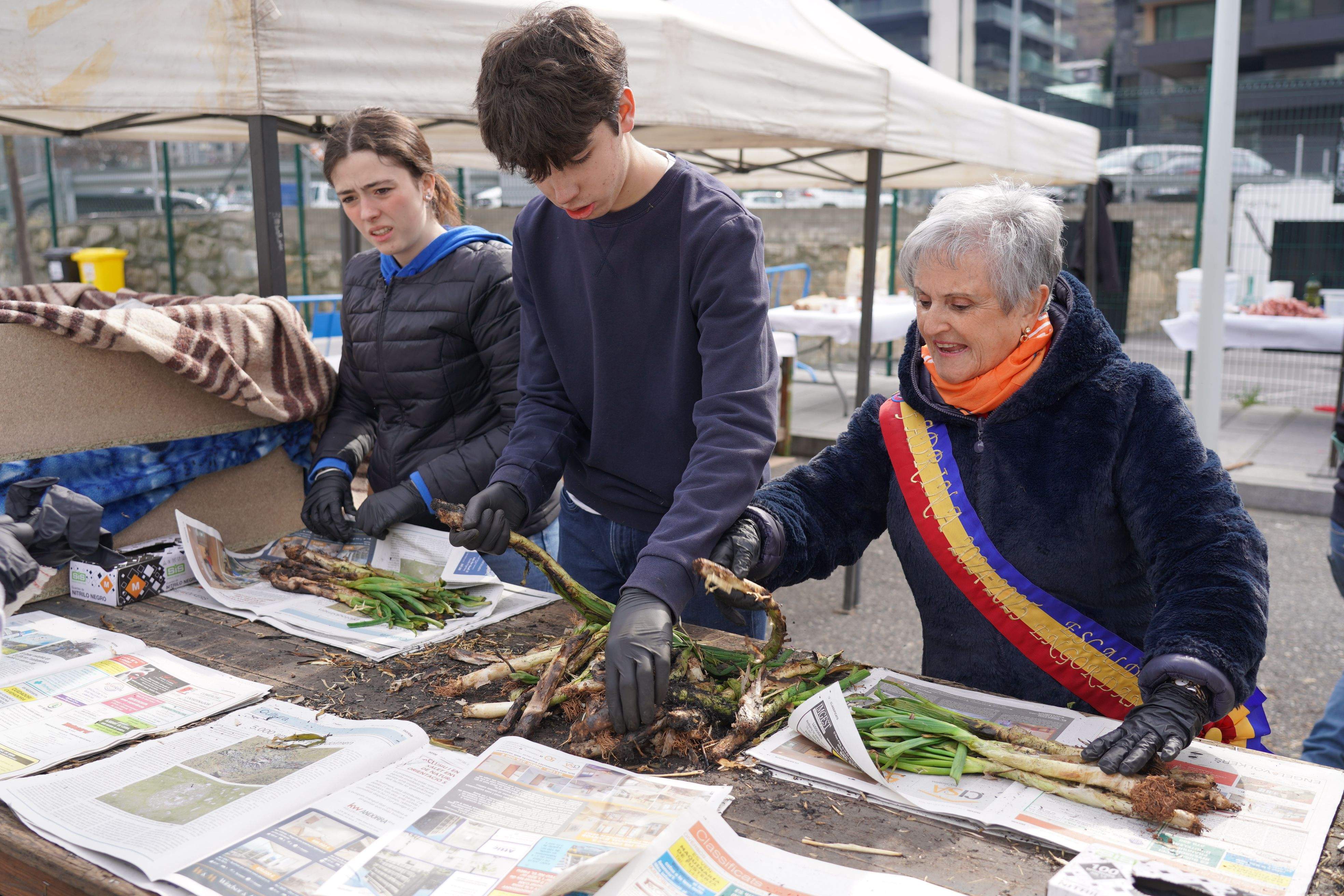 Preparació de les racions de calçots.