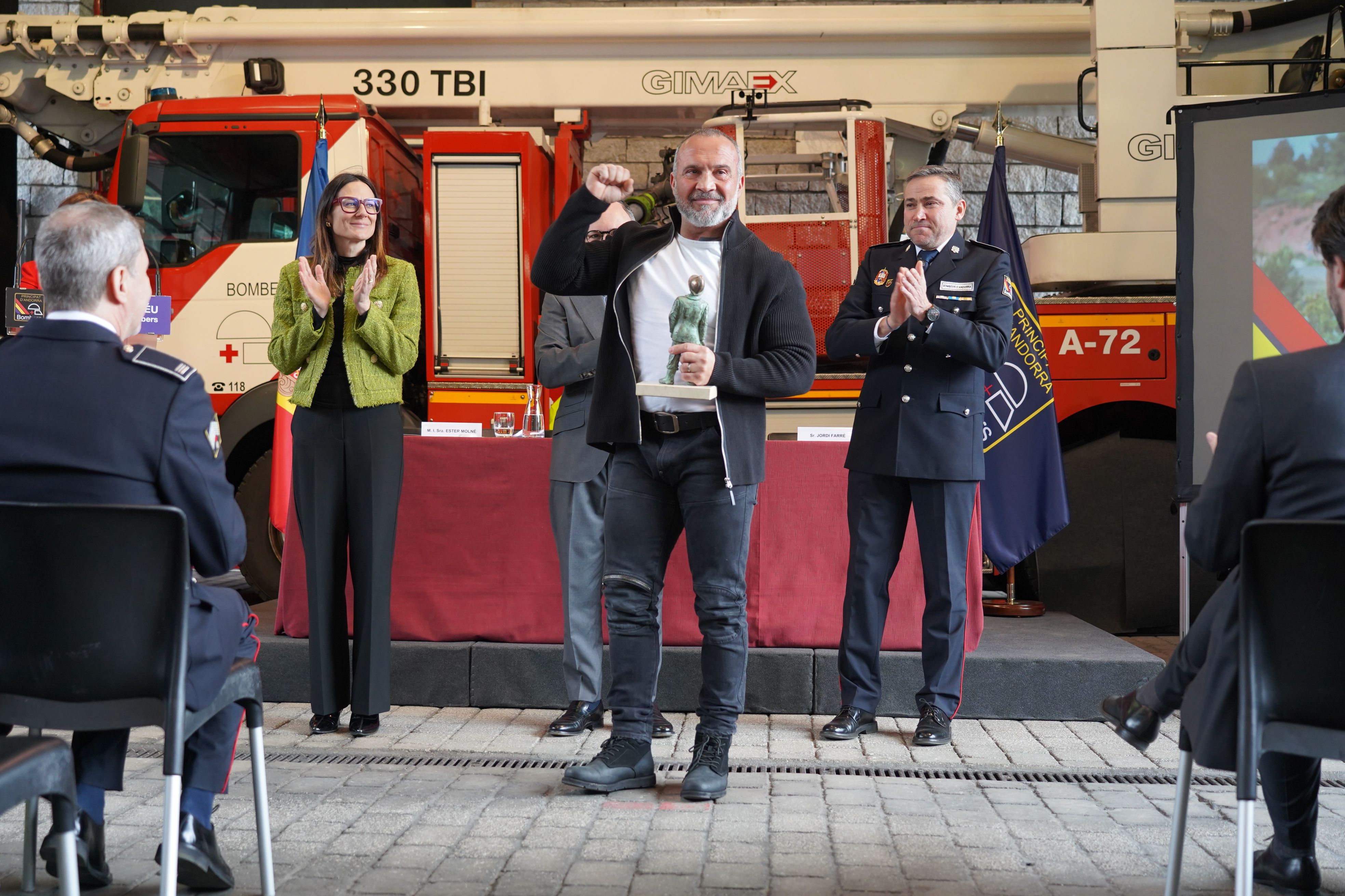 Jaume Sánchez amb l'estatueta de record una vegada s'ha jubilat. Jaume Sánchez amb l'estatueta de record una vegada s'ha jubilat.