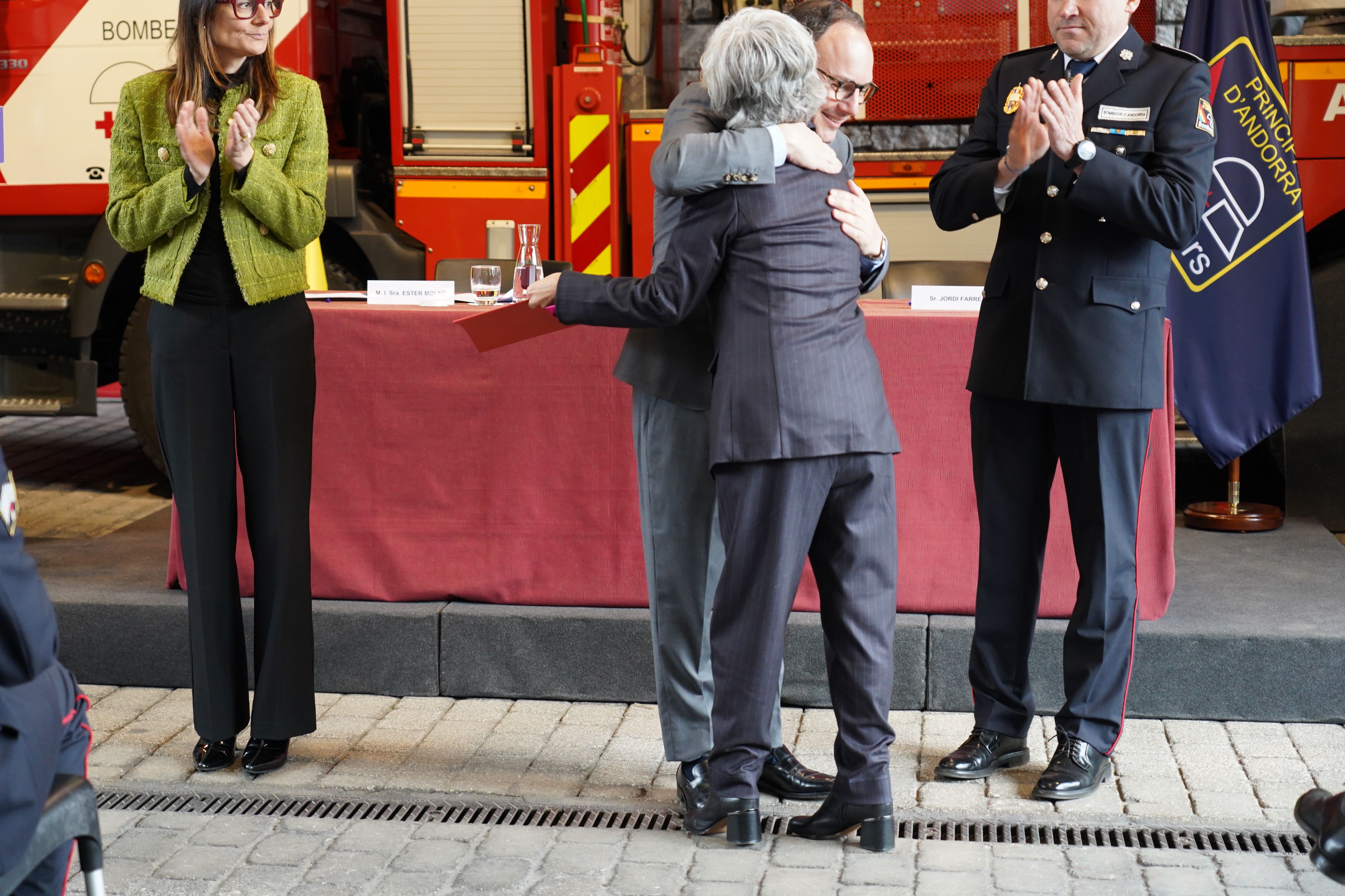 La secretària de la ministra d'Interior, Isabel Blasco, homenatjada perquè es jubila. La secretària de la ministra d'Interior, Isabel Blasco, homenatjada perquè es jubila.