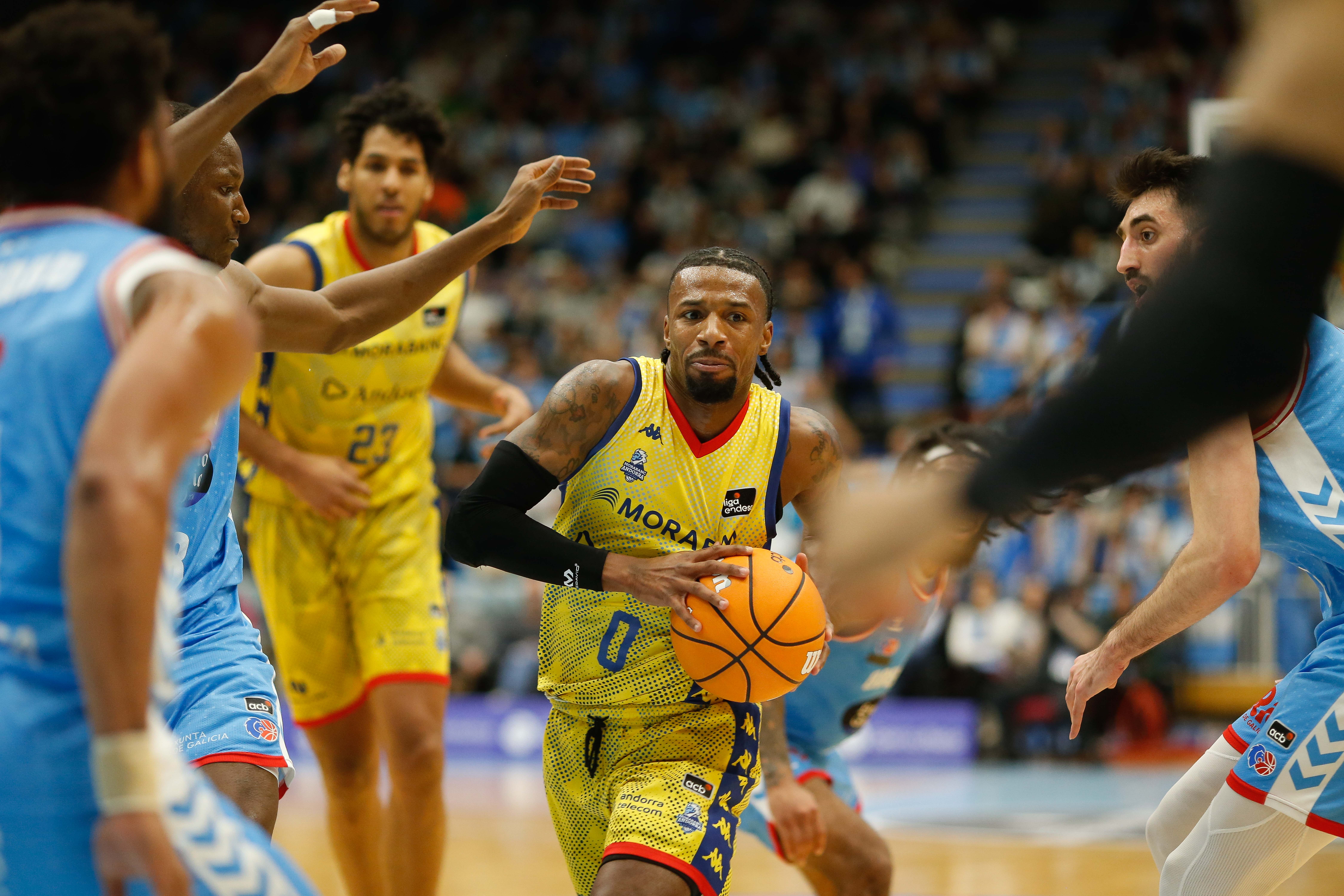 Shannon Evans, entrant a cistella.