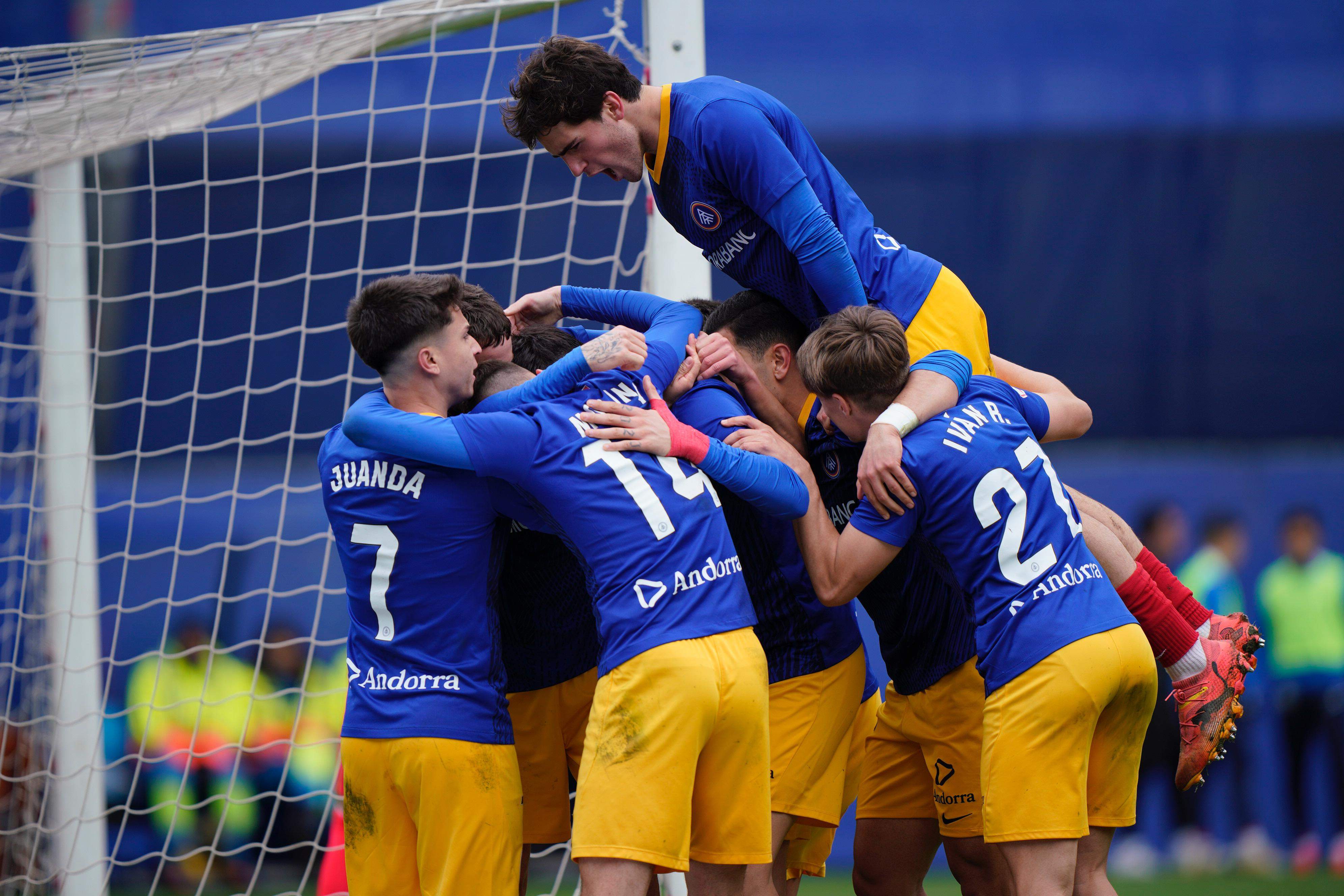 Els jugadors de l'FC Andorra, celebrant el primer dels gols contra el Celta.