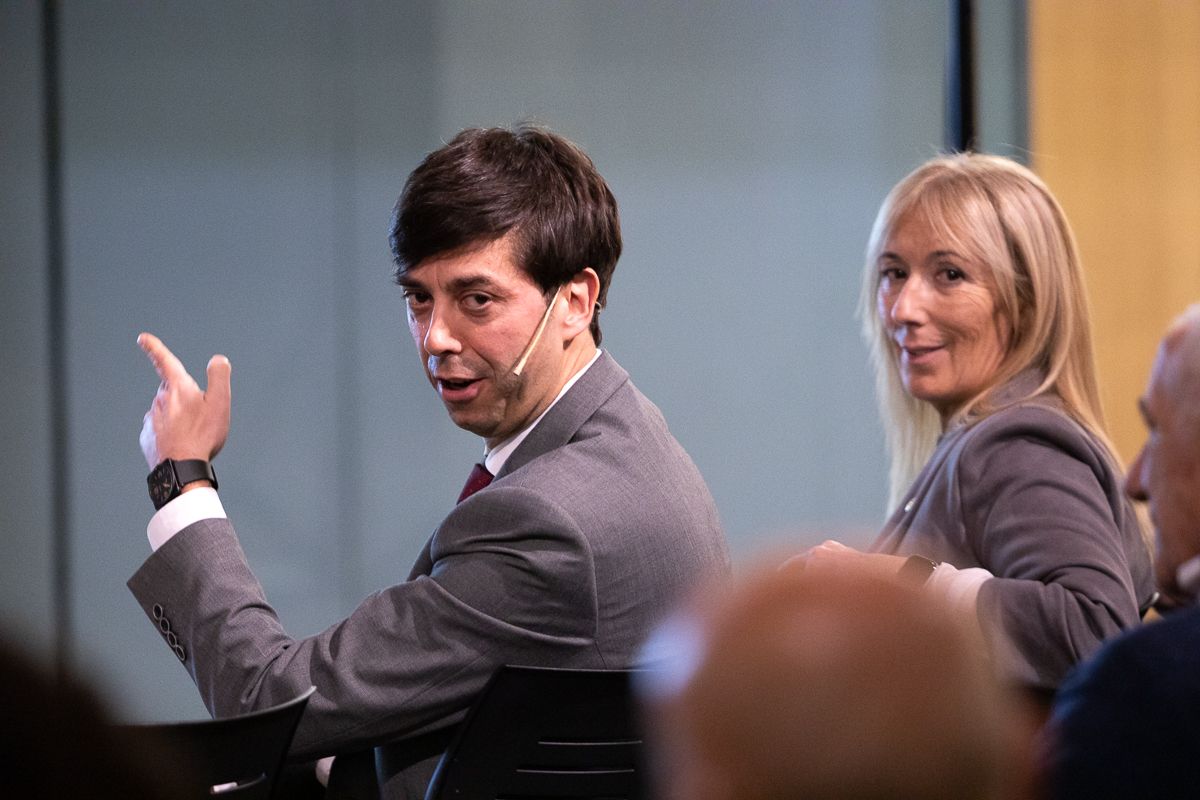 Sergi González ha participat en la reunió explicant les obres comunals a la zona.