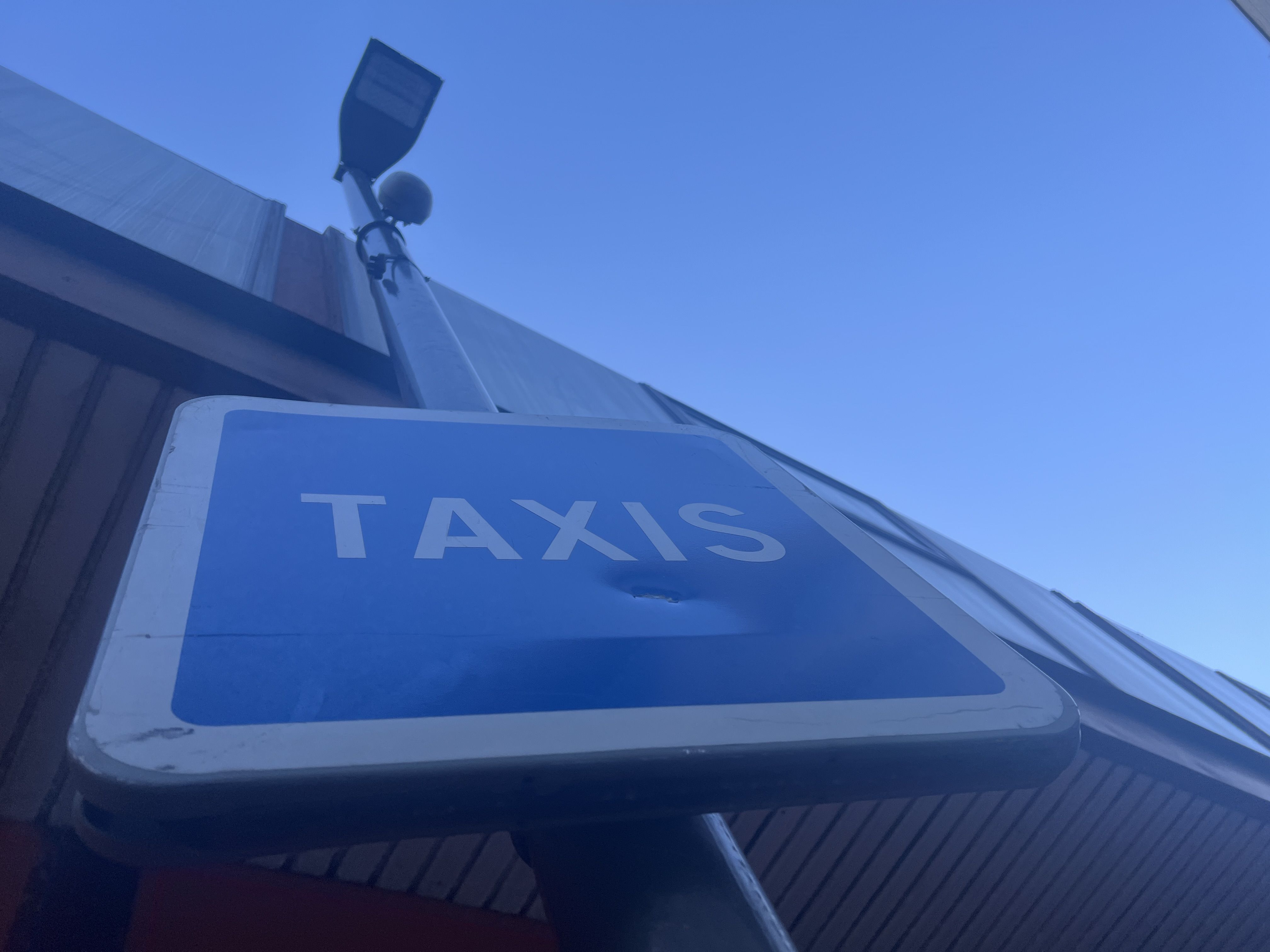 Rètol en una parada de taxis.