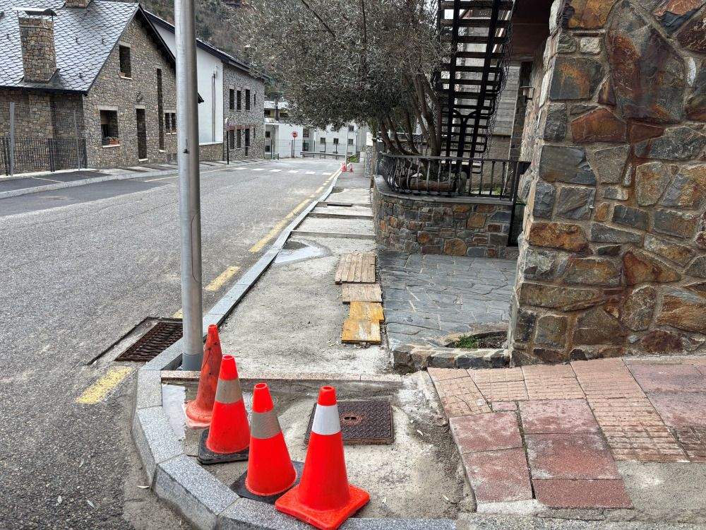 Actuació en voravies a la carretera de Fontaneda.