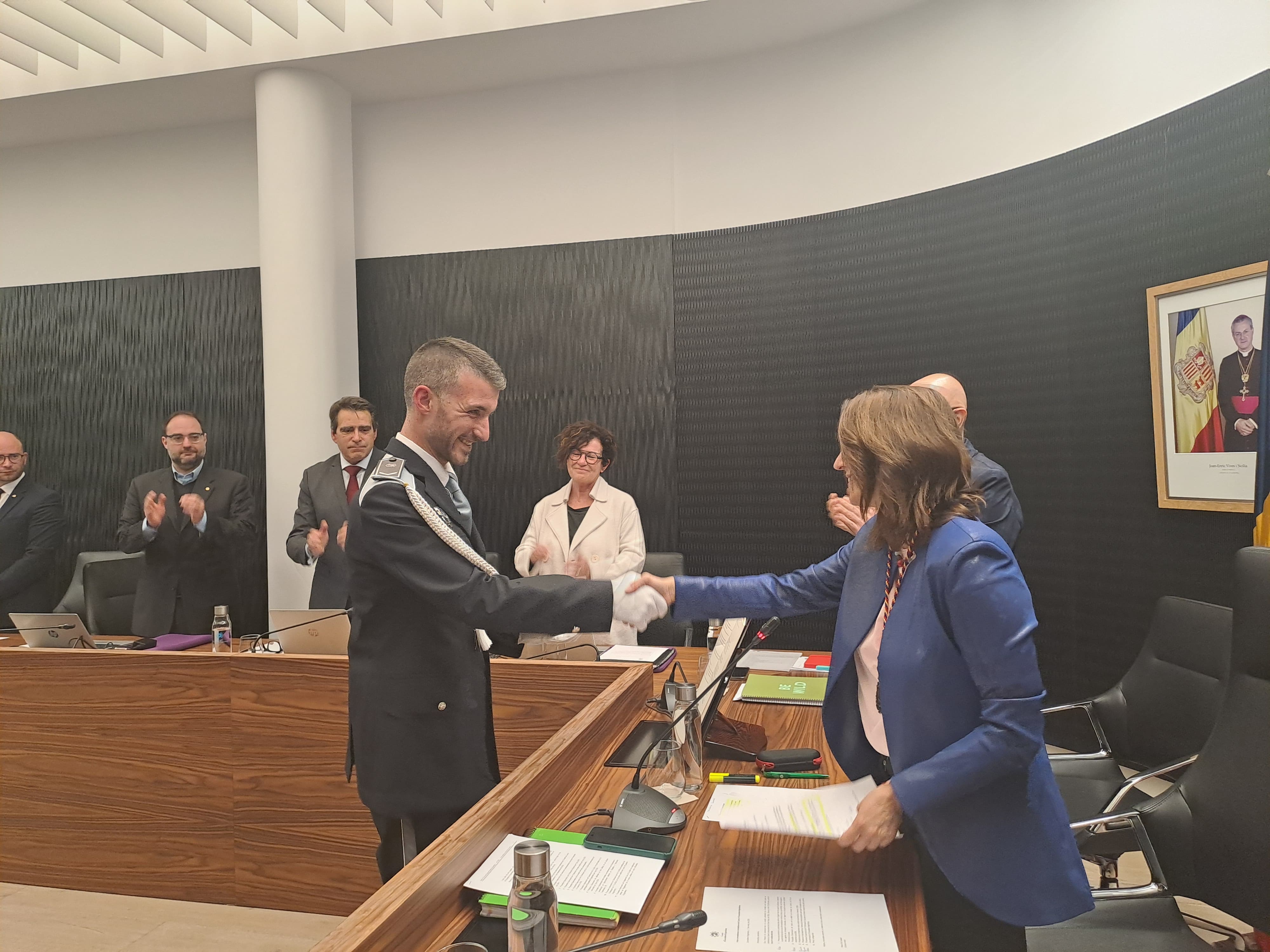 La sessió s'ha obert amb el nomenament d'un nou agent de circulació.