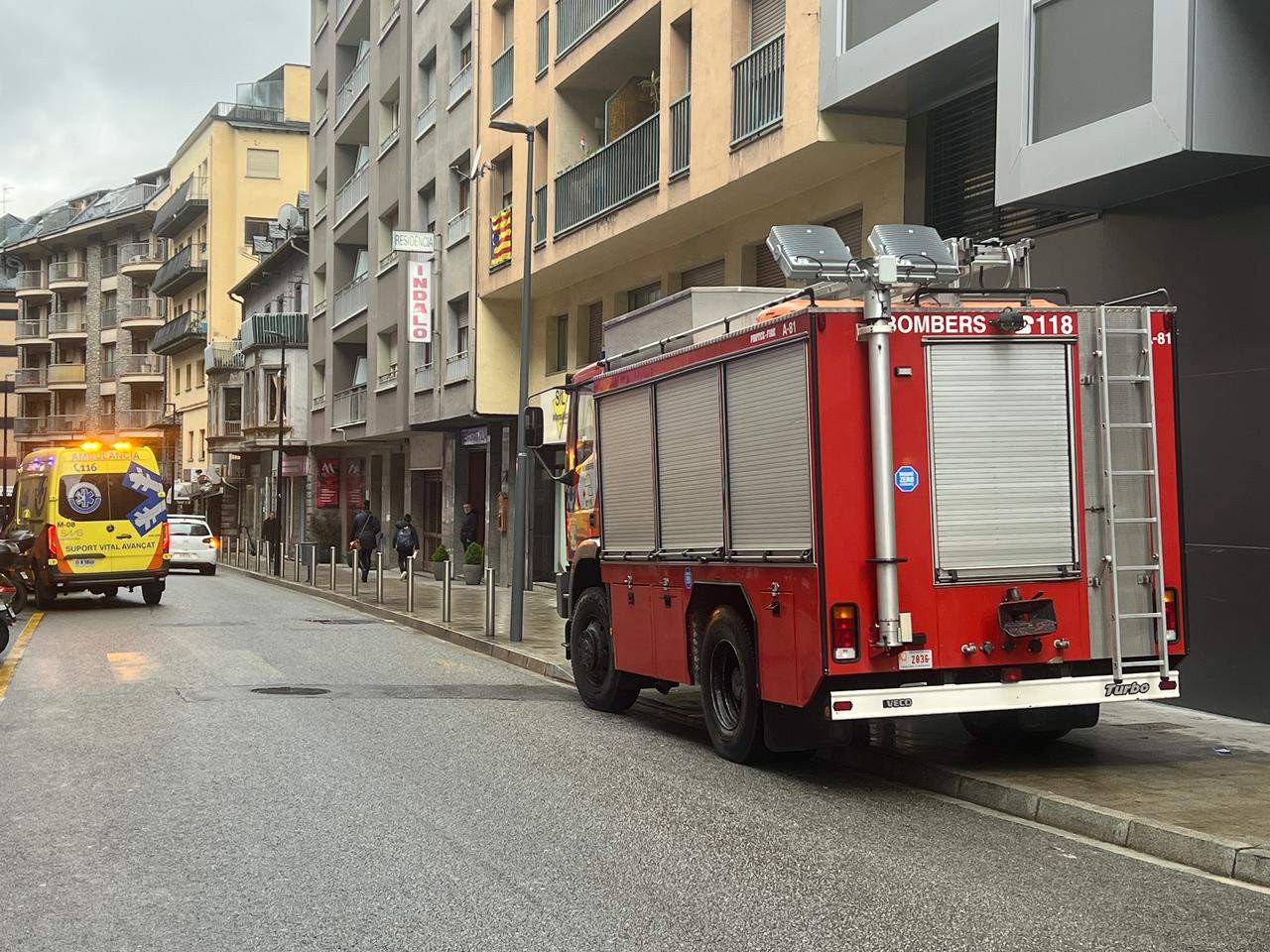 Efectius dels cossos de salvament a la zona.
