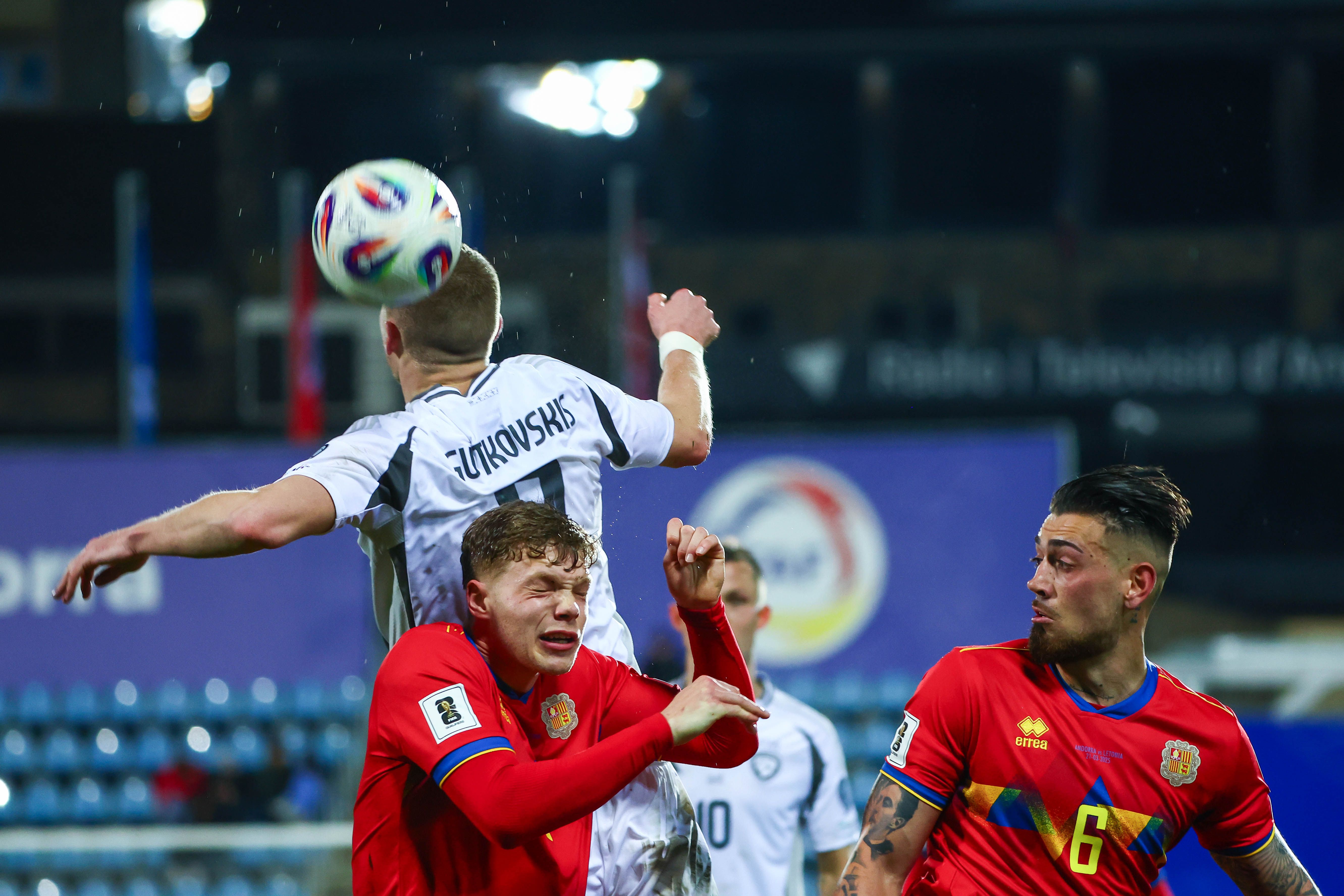 Gustovski ha estat ben defensat pels dos centrals andorrans.