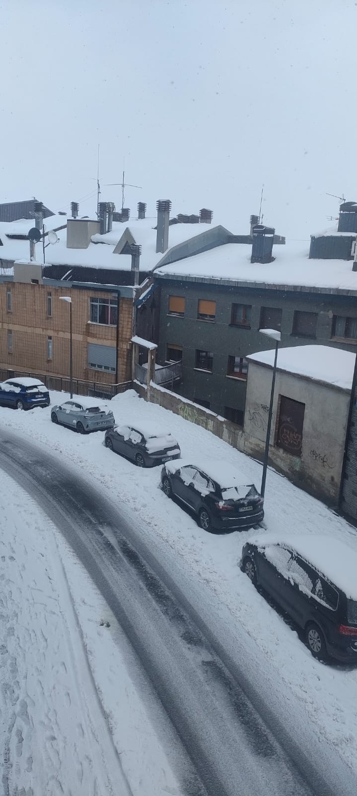 Els serveis de circulació del Pas han aclarit la carretera després de la nevada.