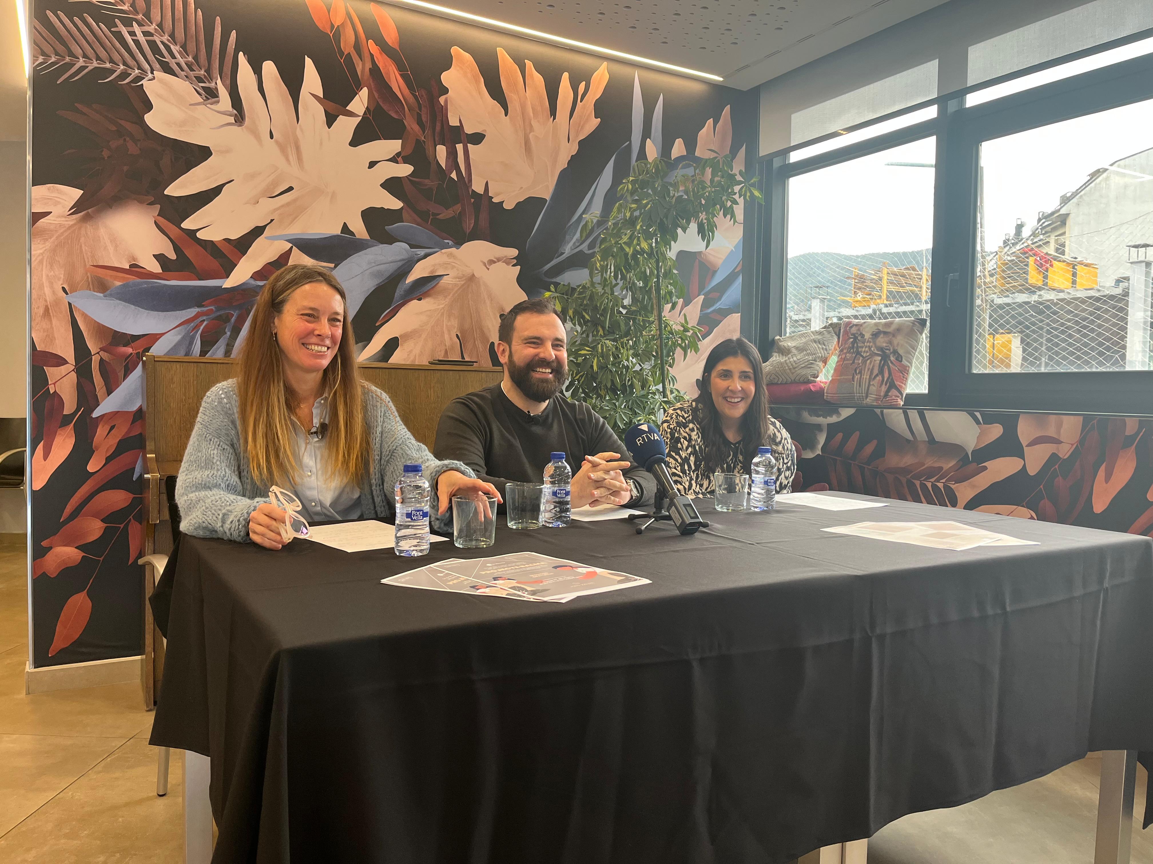 La coach de vida i empresa, Susana Sánchez, el conseller de Benestar i Gent Gran, Marc Jové, i la cap d’àrea de Benestar, Clàudia Garcia.