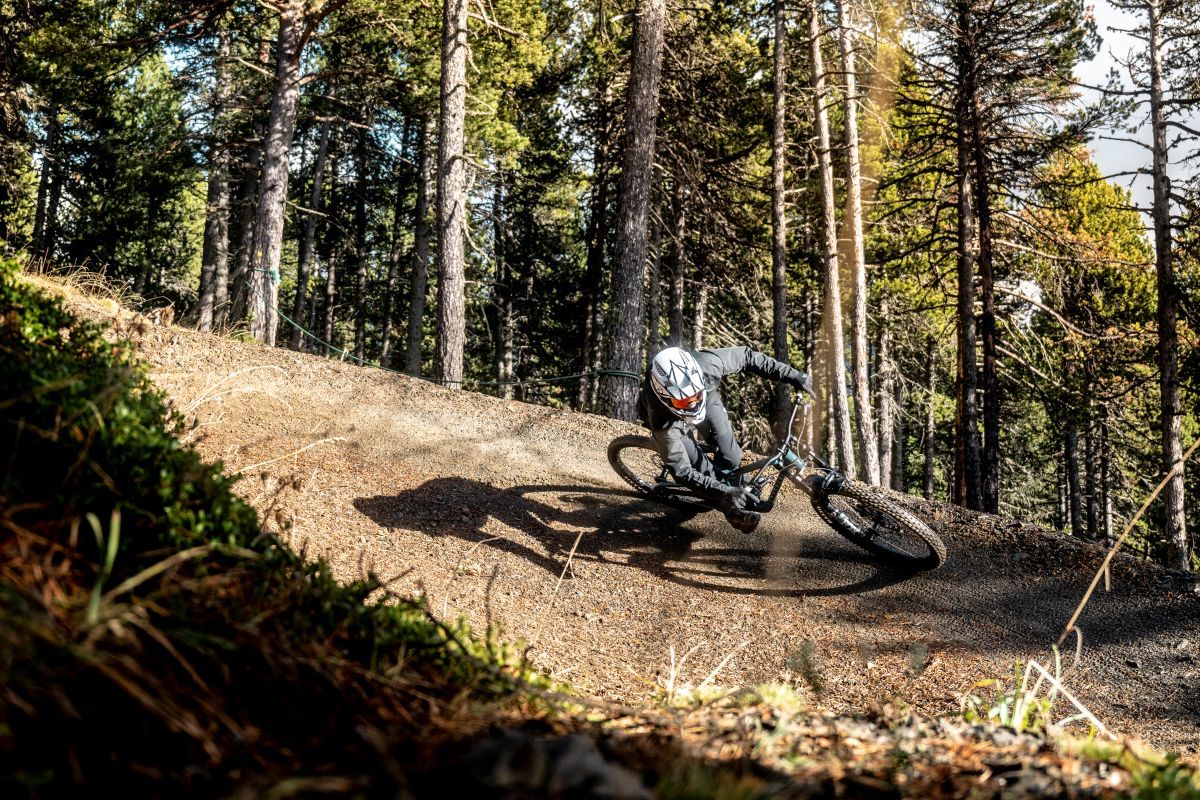 Una de les curves del Bike Park d'Estiu (la Massana). Una de les curves del Bike Park d'Estiu (la Massana).