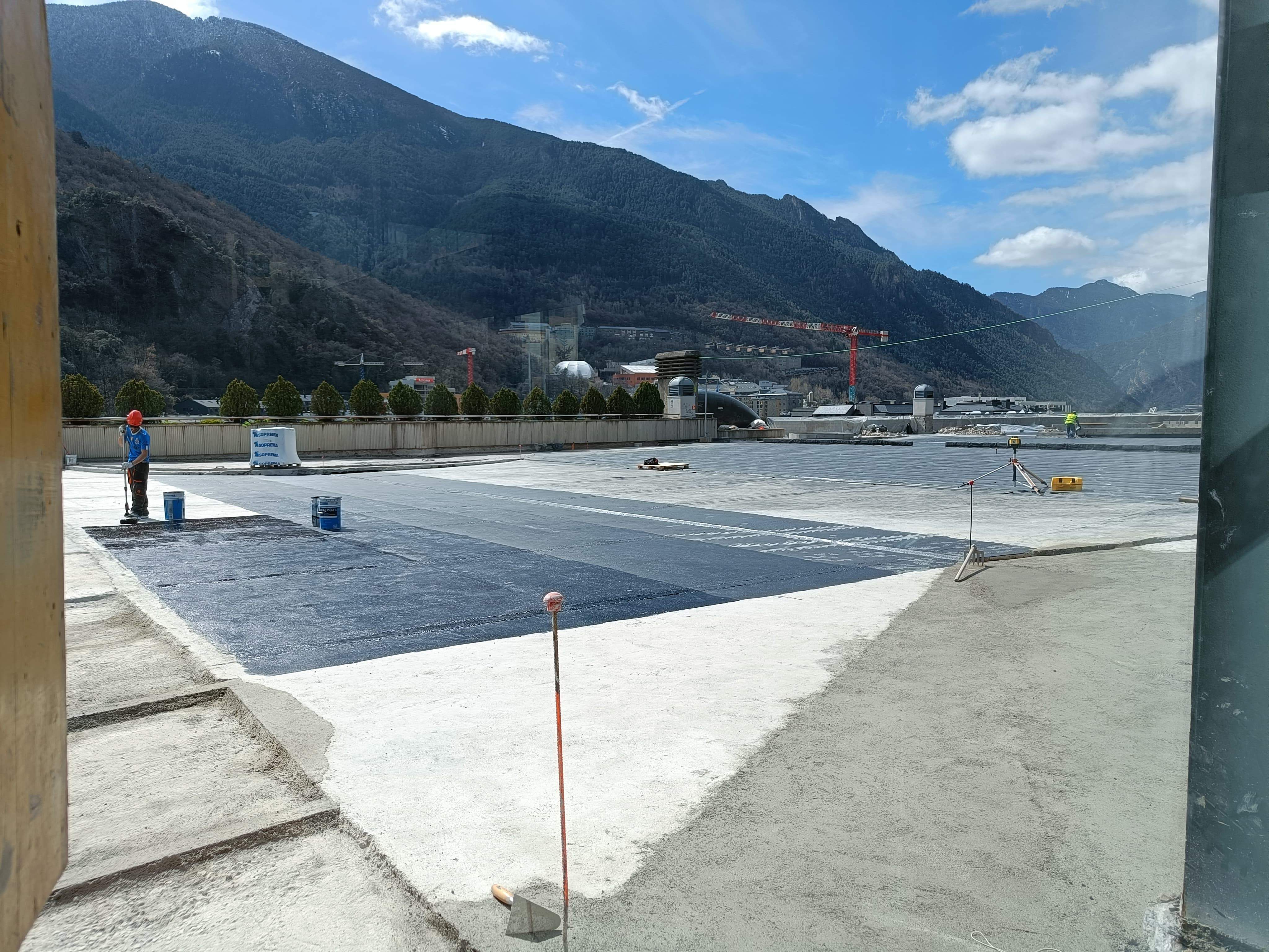 Una imatge de les obres de la plaça del Poble aquest dijous.